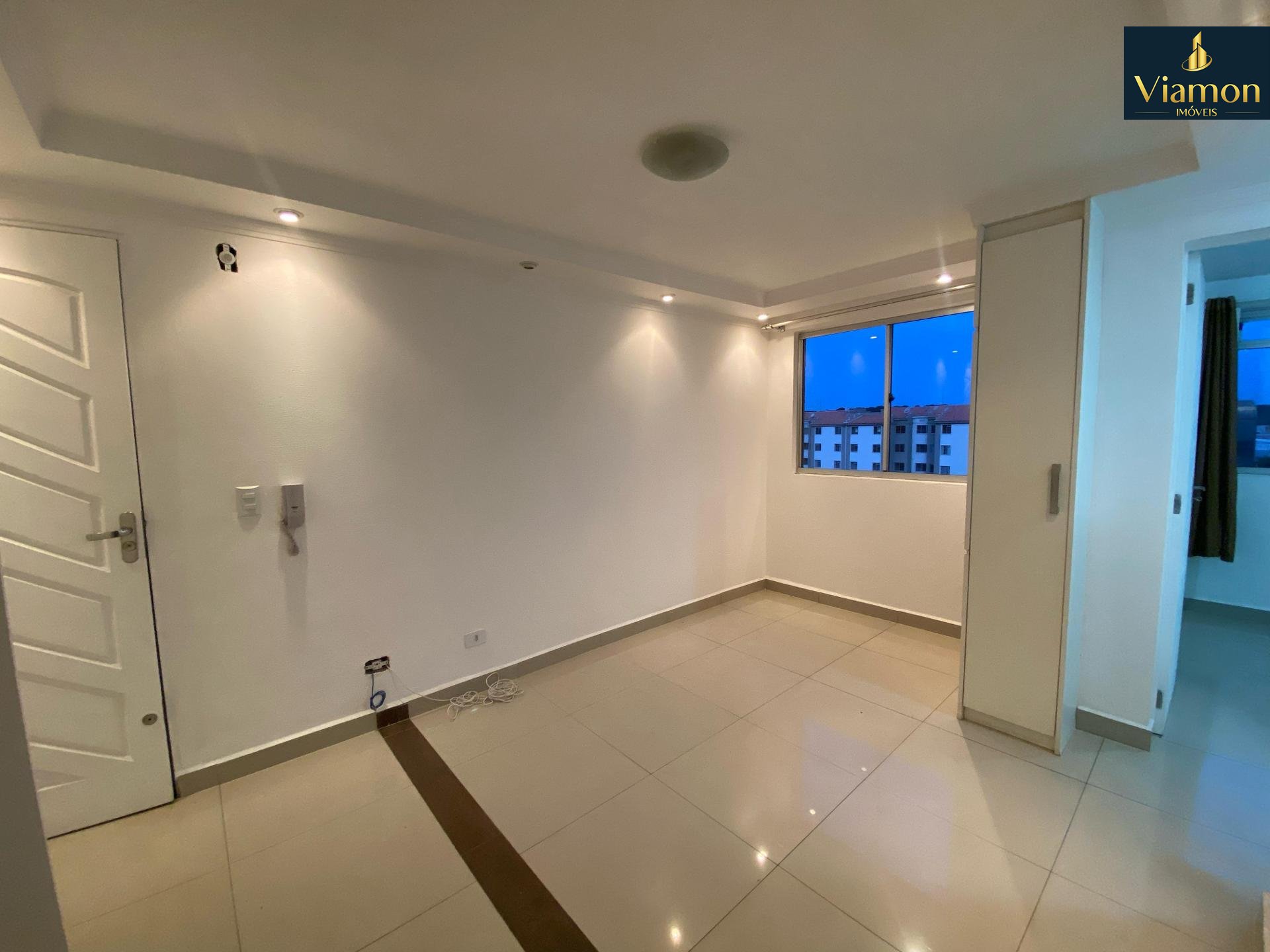 Apartamento a venda no Sítio Cercado | 2 dormitórios | Cozinha...