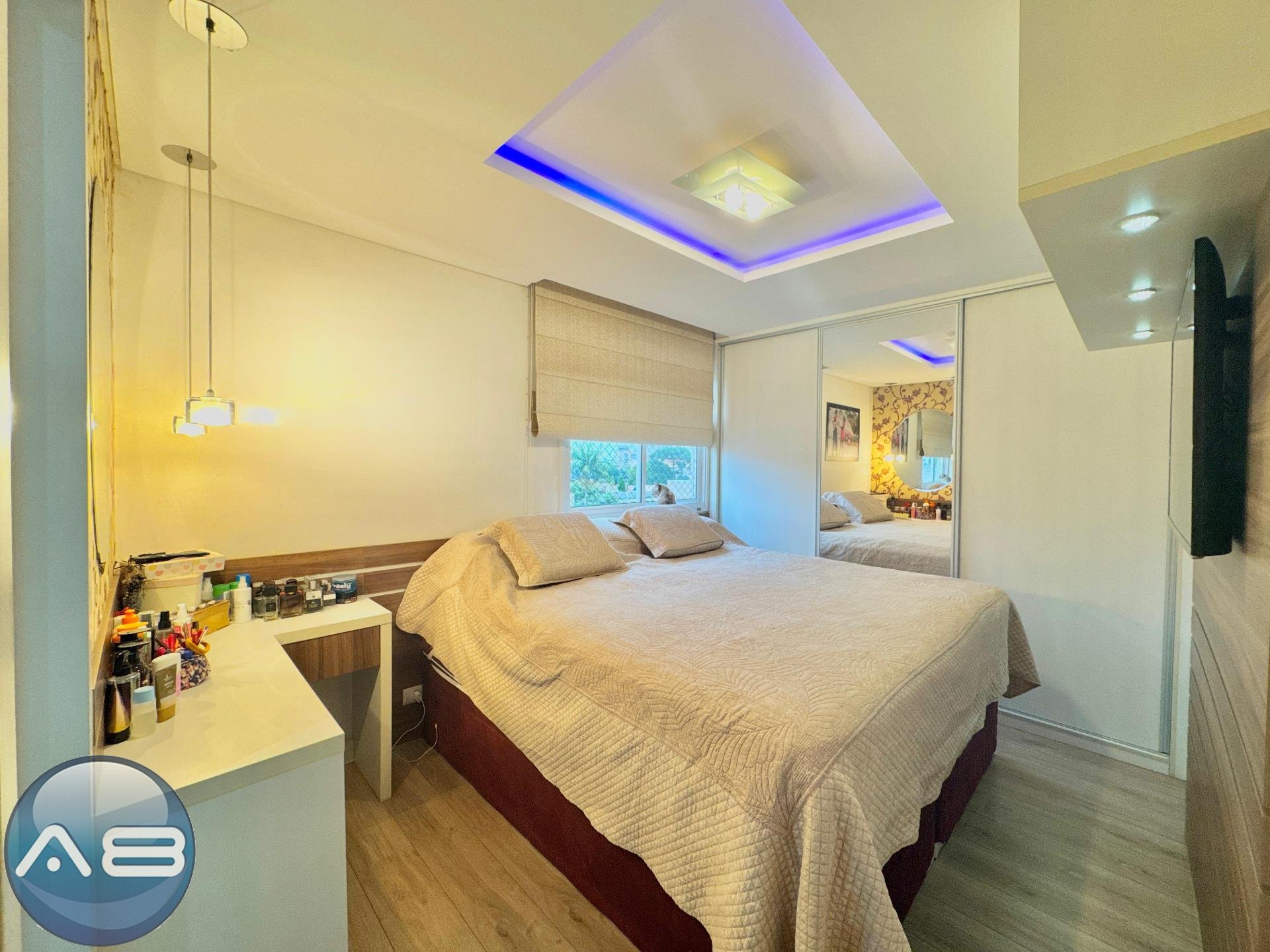 Apartamennto a venda PINHEIRINHO, porteira fechada 