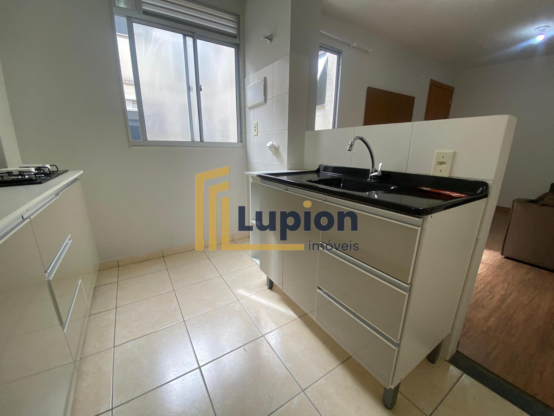 Apartamento com 2 dormitórios à venda, Pinheirinho, CURITIBA - PR