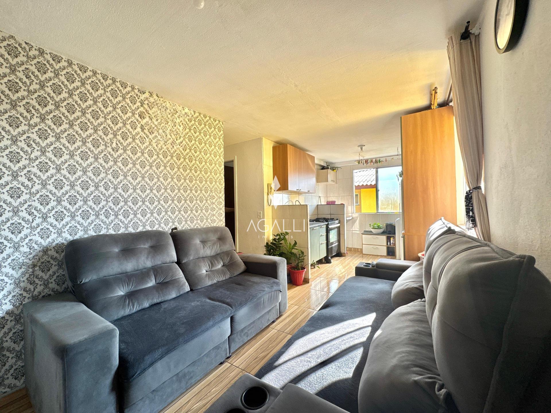 Apartamento à venda, sítio cercado, 2 dormitórios, 4° andar CU...