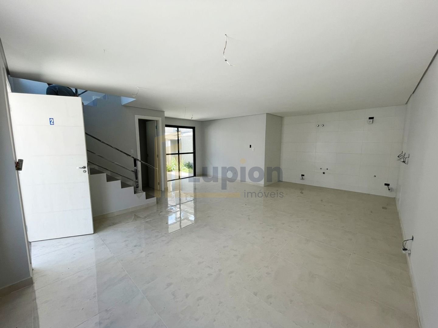 Sobrado com 3 dormitórios à venda,105.53 m , Uberaba, CURITIBA...
