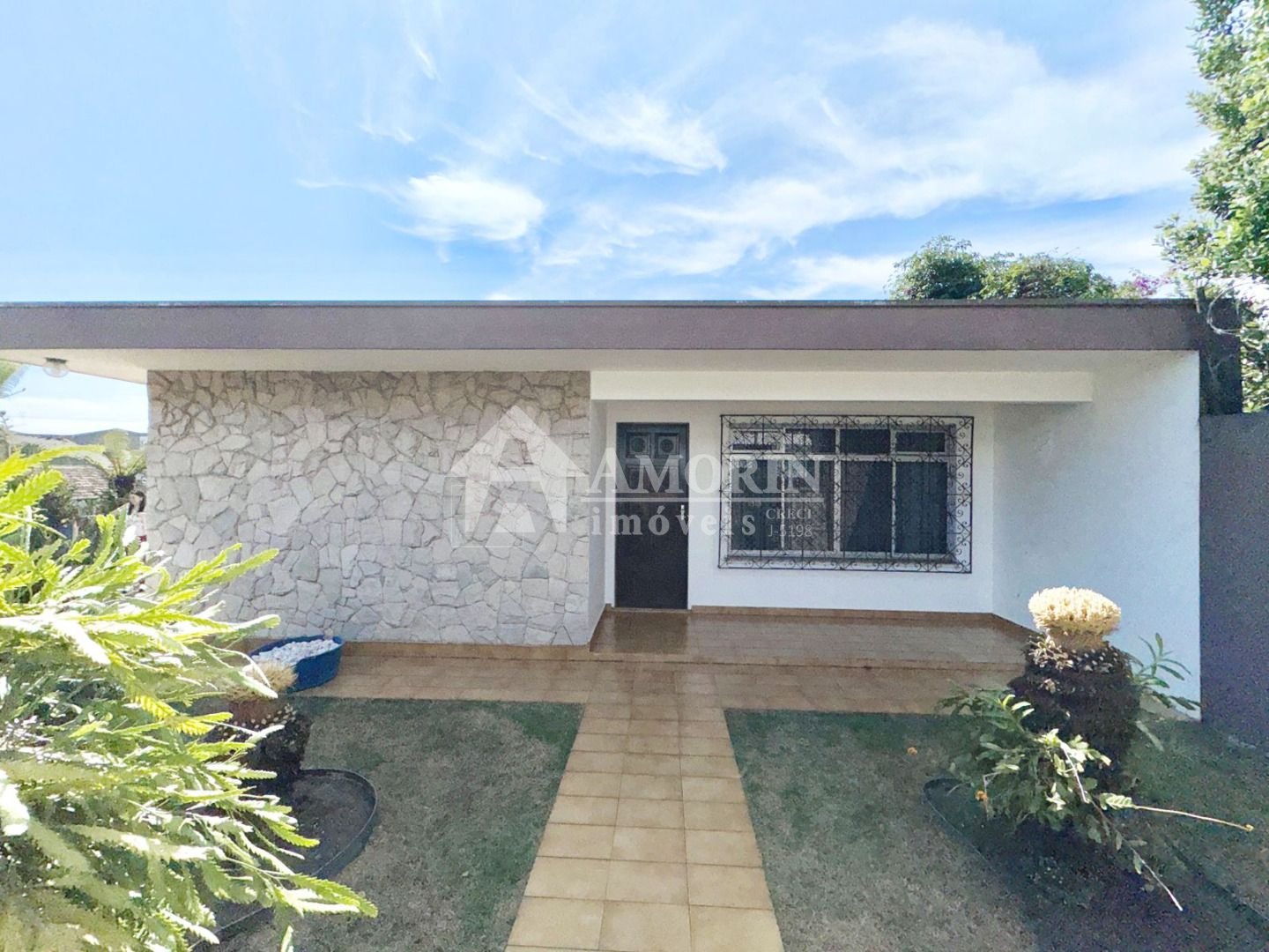 Casa ao lado da Av Winston Churchill | Zoneamento Eixo estrutural
