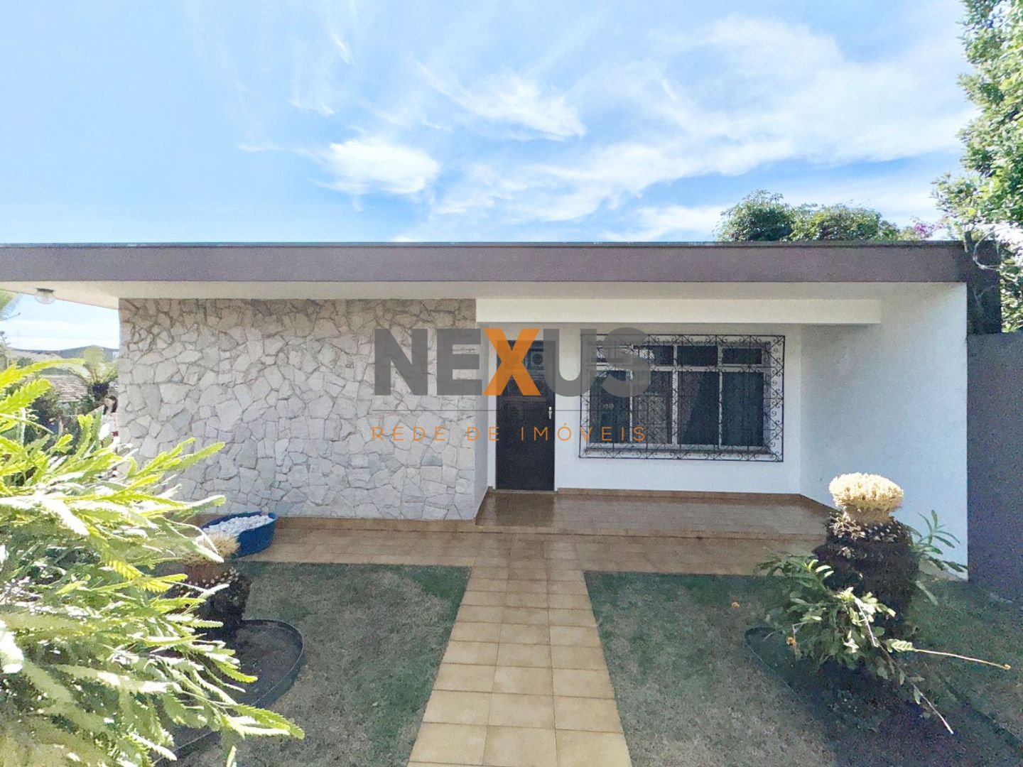 Casa ao lado da Av Winston Churchill | Zoneamento Eixo estrutural