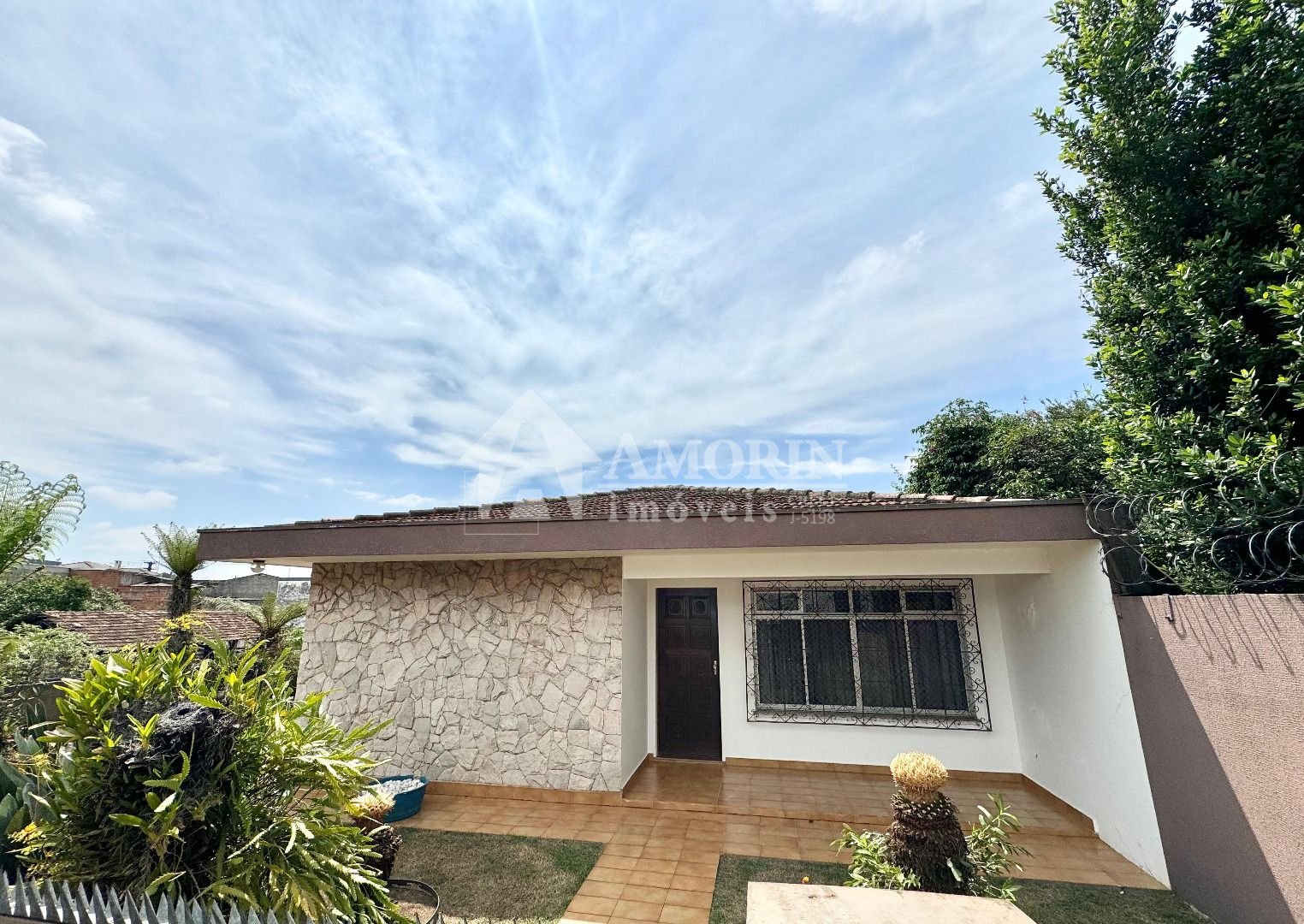 Casa ao lado da Av Winston Churchill | Zoneamento Eixo estrutural