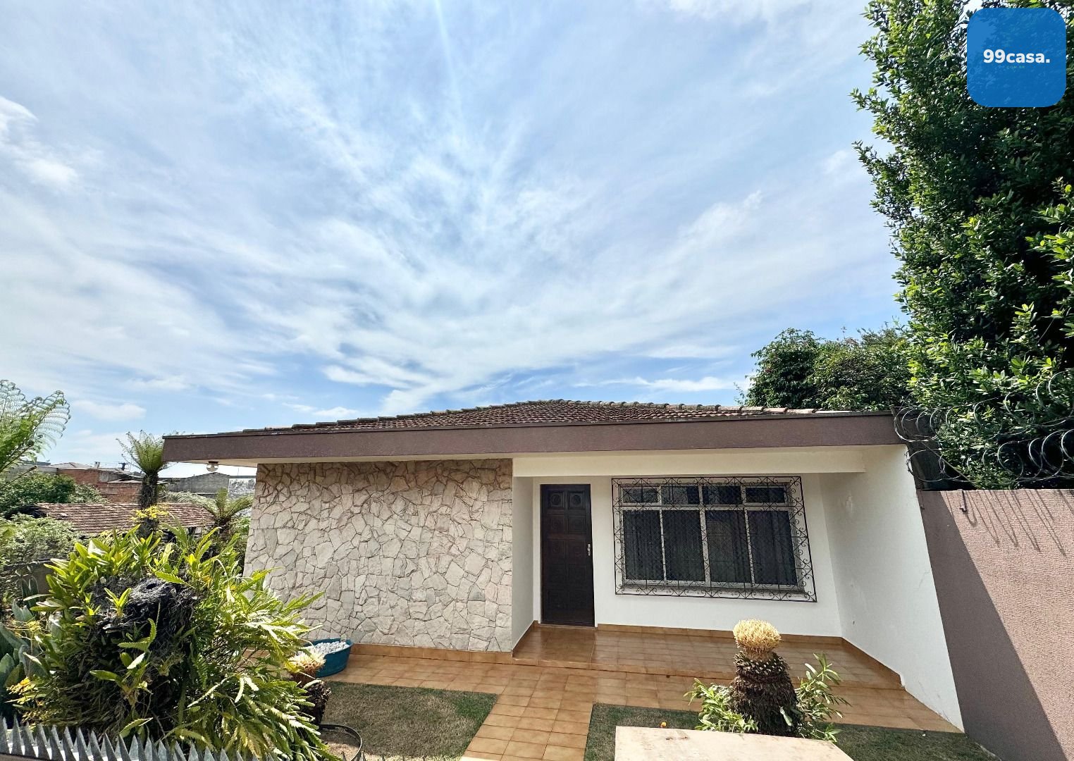 Casa ao lado da Av Winston Churchill | Zoneamento Eixo estrutural