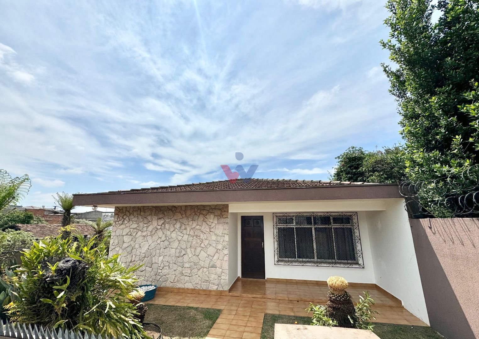 Casa ao lado da Av Winston Churchill | Zoneamento Eixo estrutural
