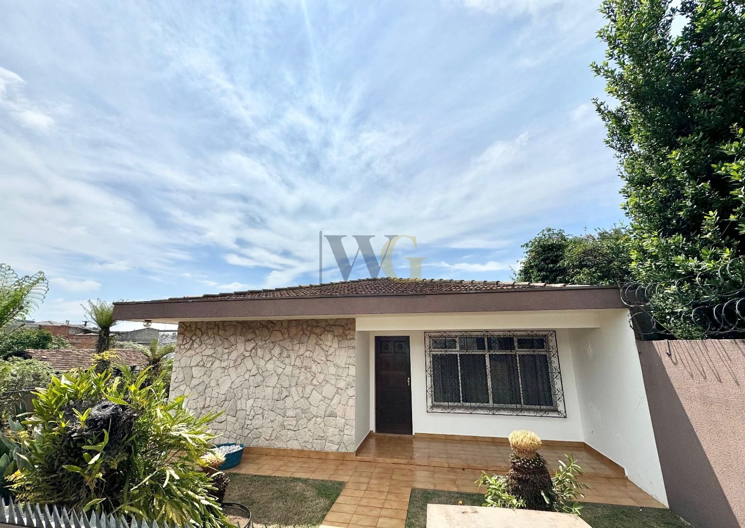 Casa ao lado da Av Winston Churchill | Zoneamento Eixo estrutural