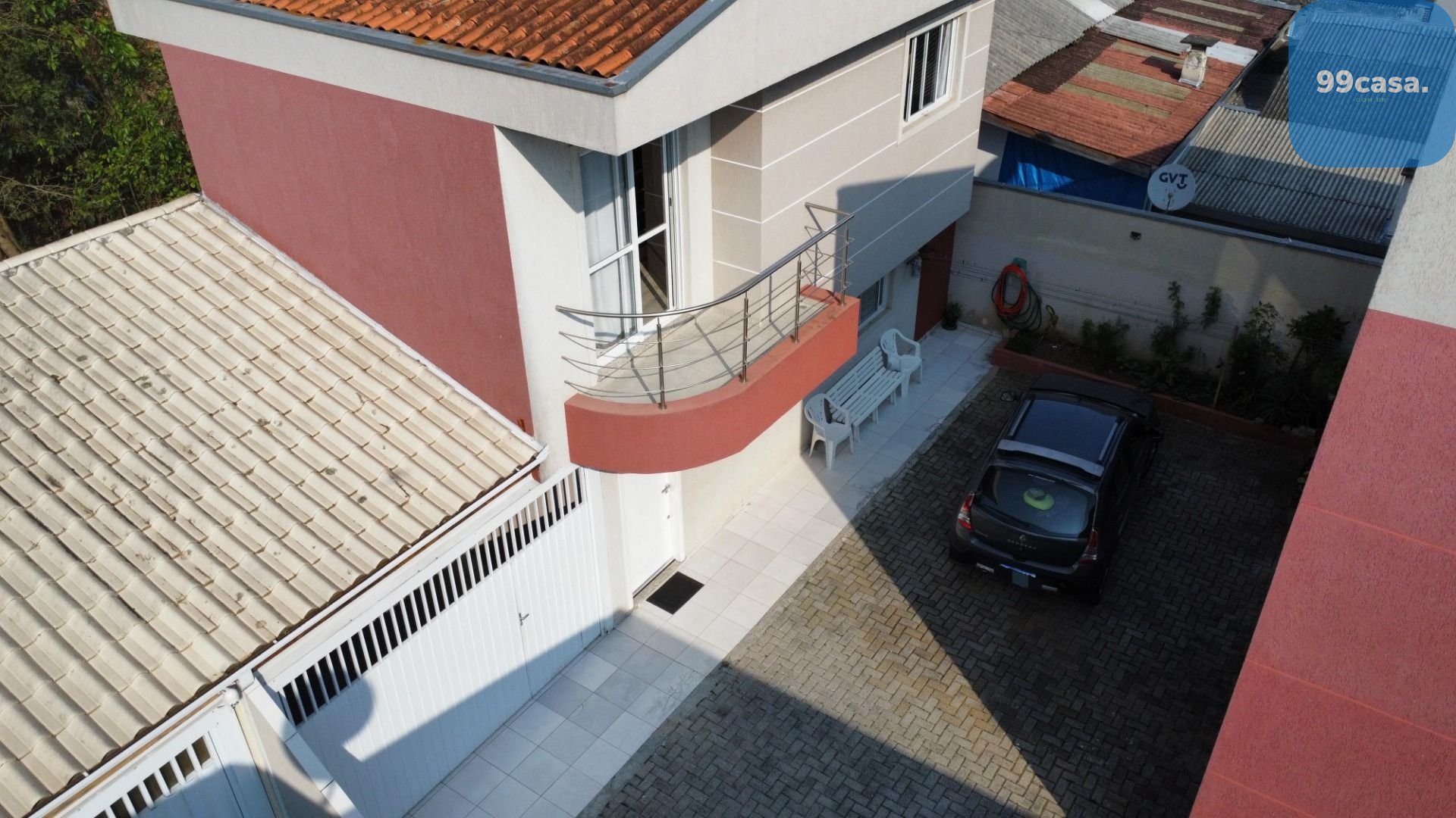 Sobrado aceita troca por apartamento na região sul de Curitiba.