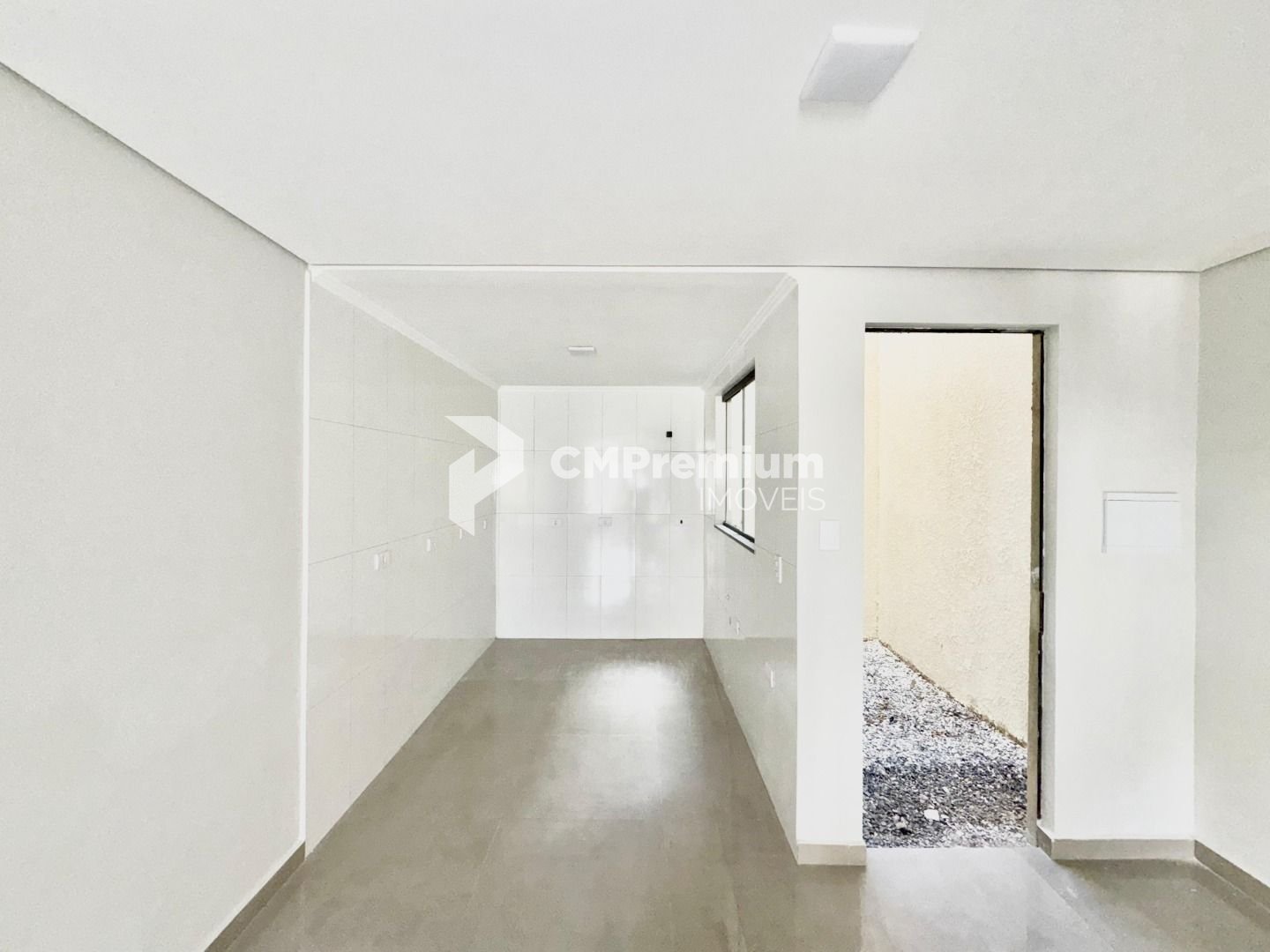 Sobrado com 2 Suítes à venda, com 88.00 m , sítio cercado, CUR...
