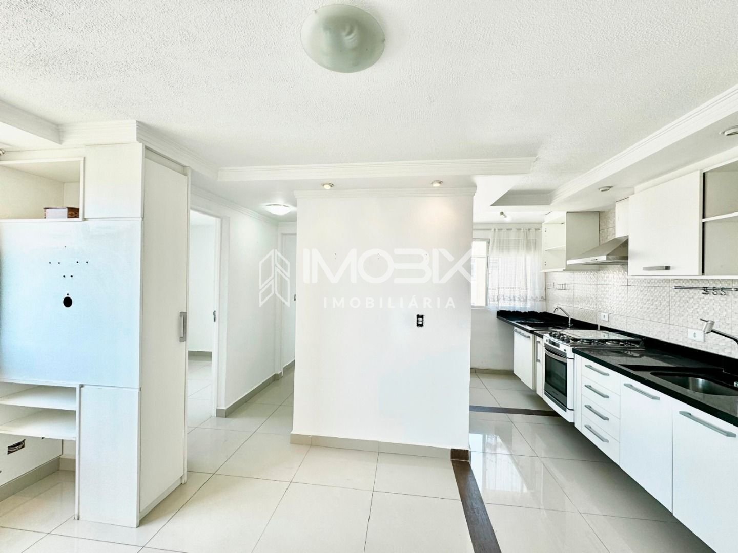 Apartamento a venda no Sítio Cercado | 2 dormitórios | Cozinha...