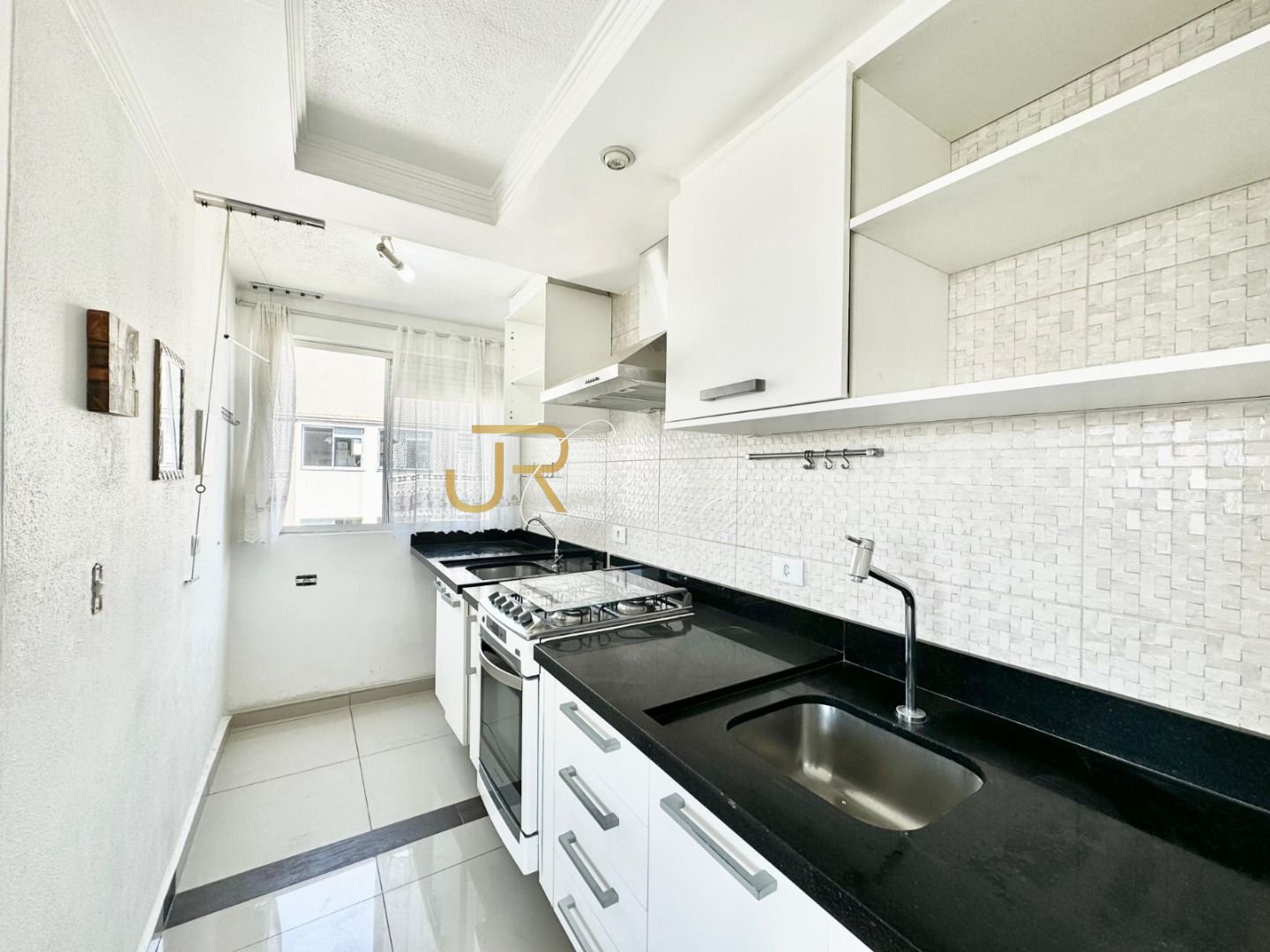 Apartamento a venda no Sítio Cercado | 2 dormitórios | Cozinha...