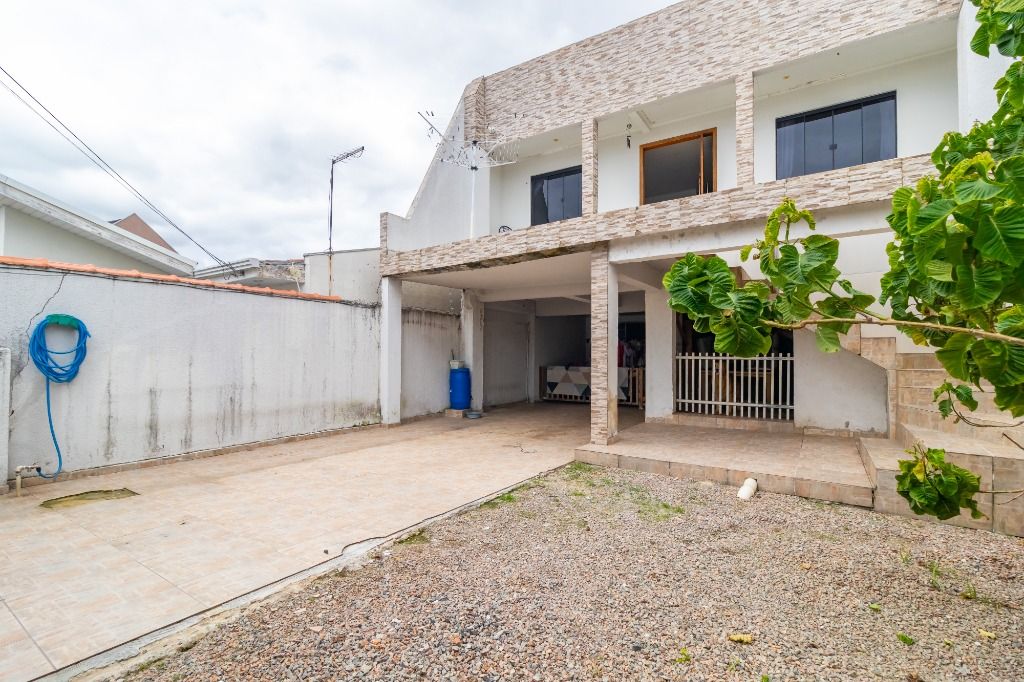 Sobrado com 5 dormitórios à venda, 188 m  por R  460.000,00 - Uberaba - Curitiba PR