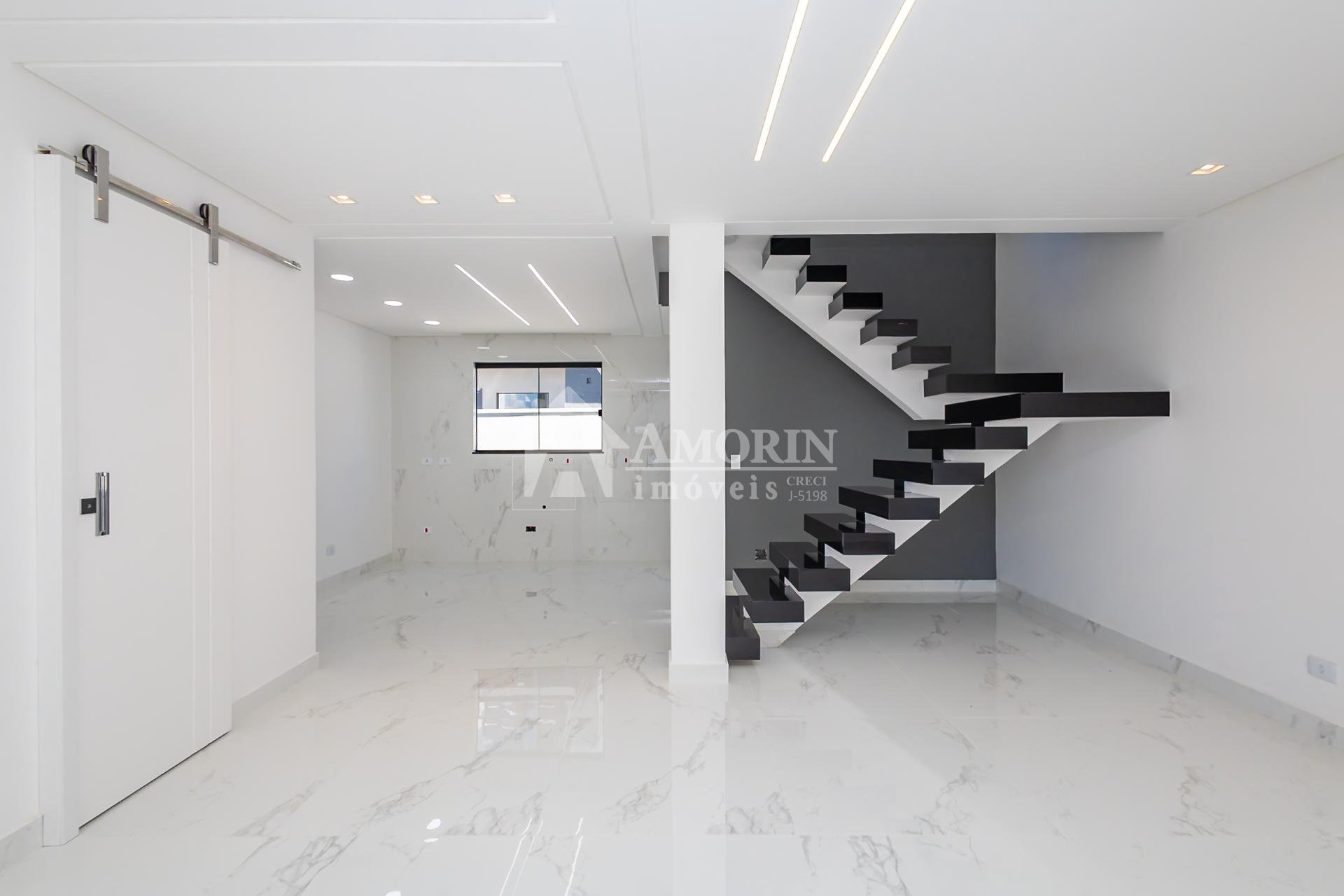 Lindo sobrado triplex, 104m  por R  680.000 - Bairro Alto - Cu...