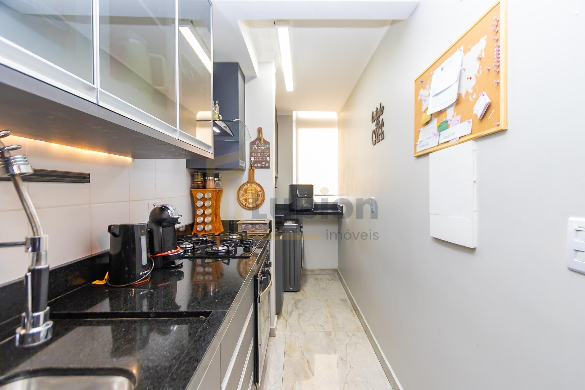 Cobertura Grand Chateau - 2 Quartos e Escritório - Emiliano Pe...