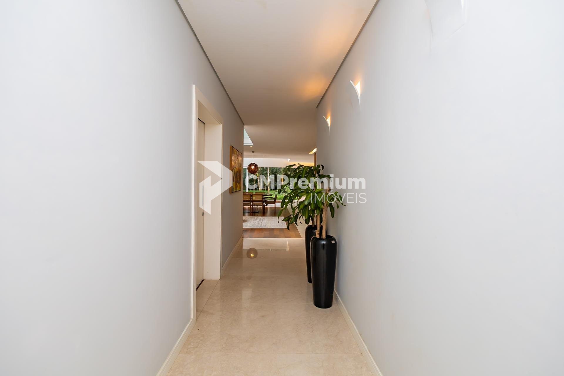 Casa à Venda, Cond. Pinewoods, 4 quartos e acesso direto ao Bo...