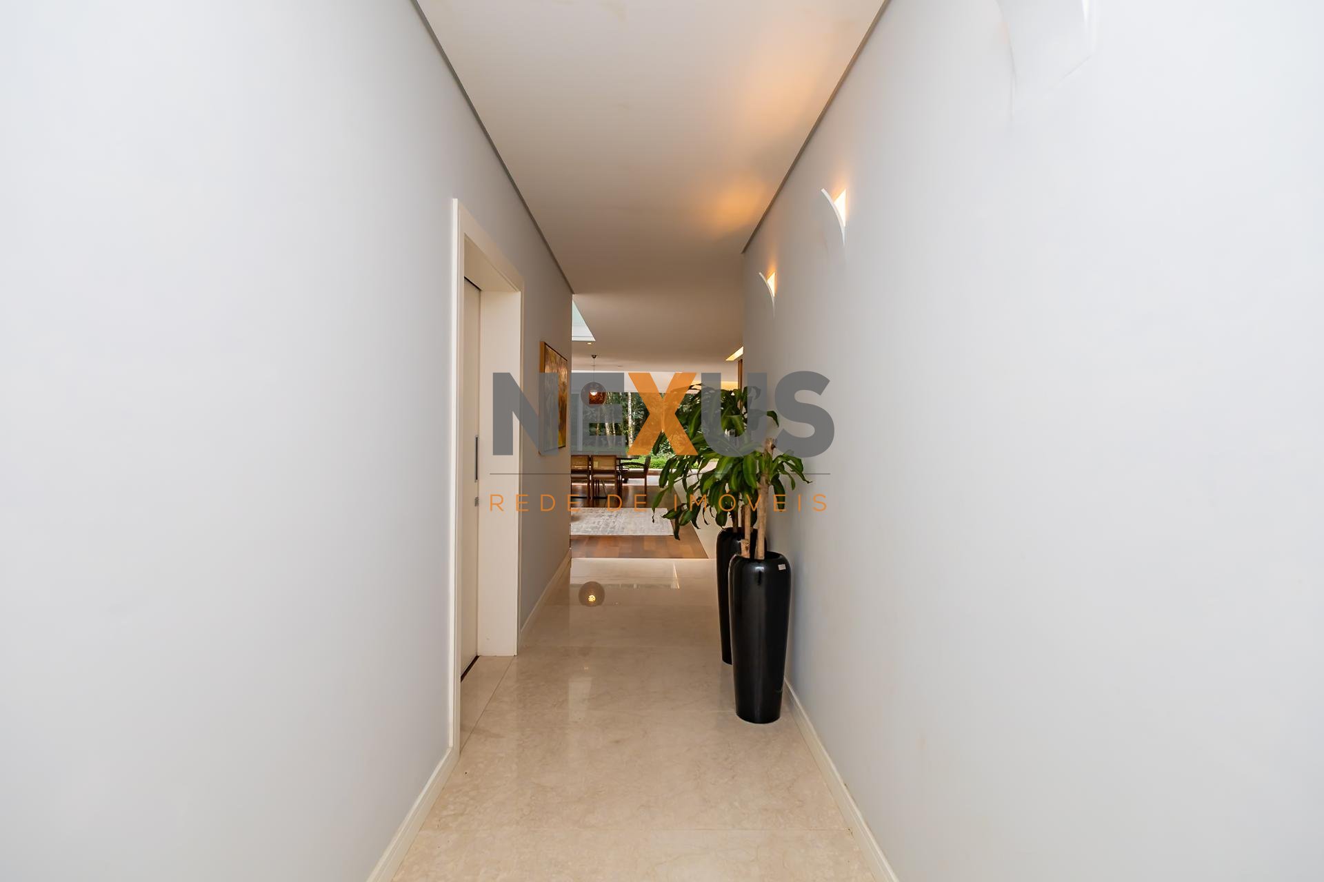 Casa à Venda, Cond. Pinewoods, 4 quartos e acesso direto ao Bo...