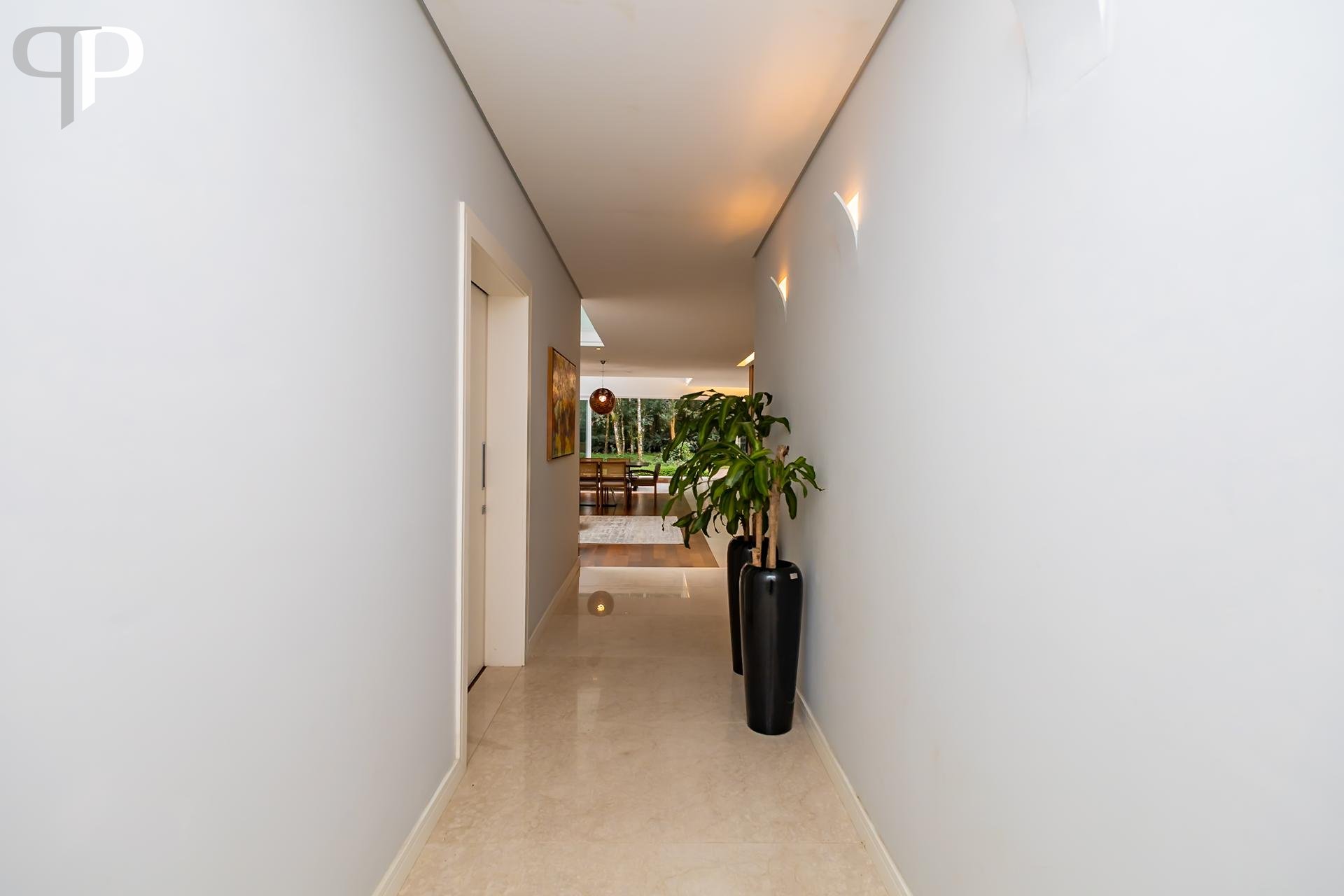 Casa à Venda, Cond. Pinewoods, 4 quartos e acesso direto ao Bo...