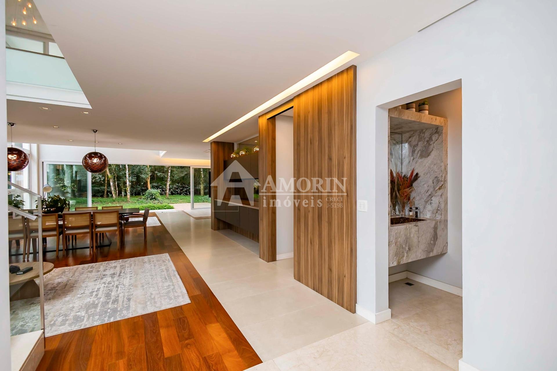 Casa à Venda, Cond. Pinewoods, 4 quartos e acesso direto ao Bo...
