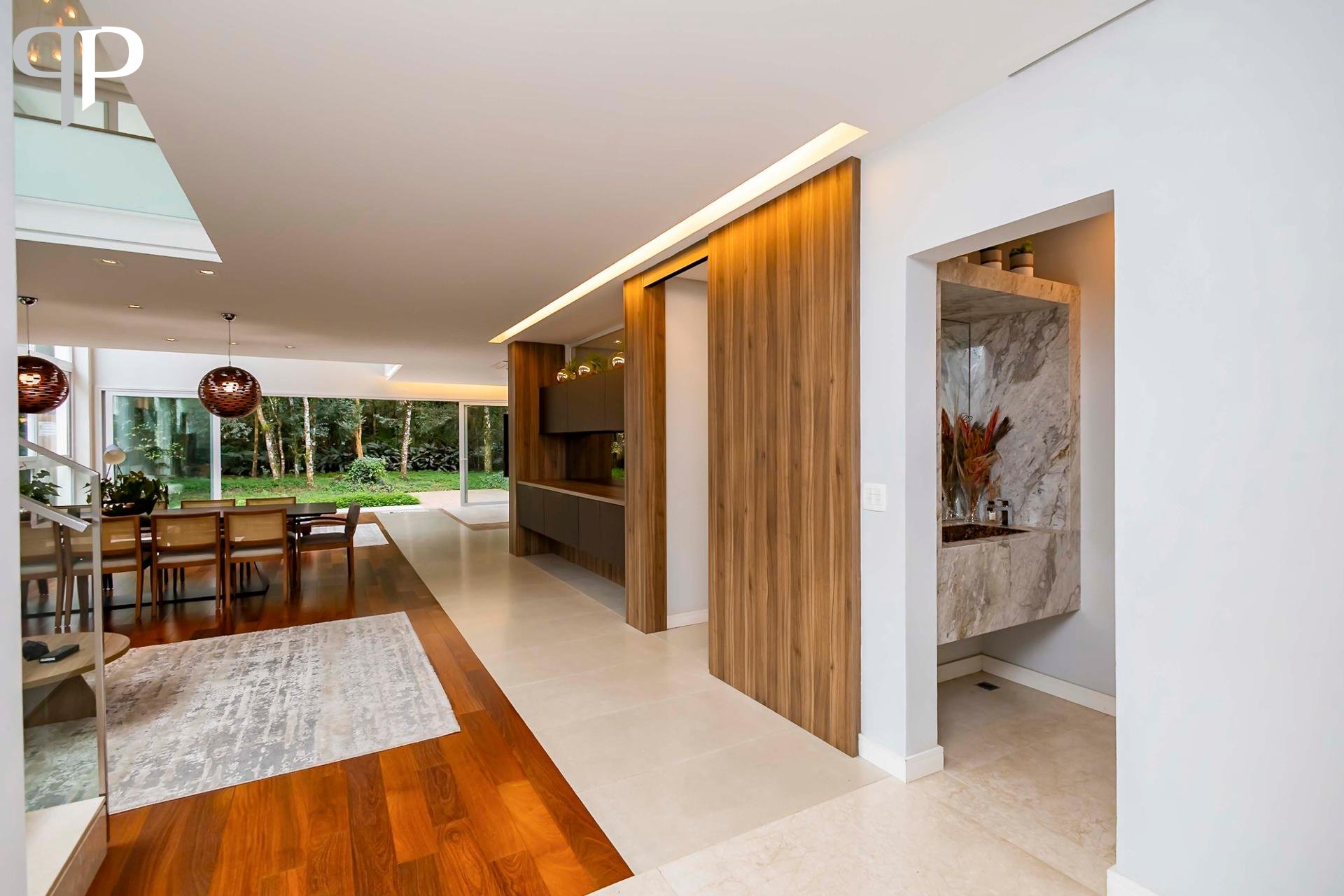 Casa à Venda, Cond. Pinewoods, 4 quartos e acesso direto ao Bo...