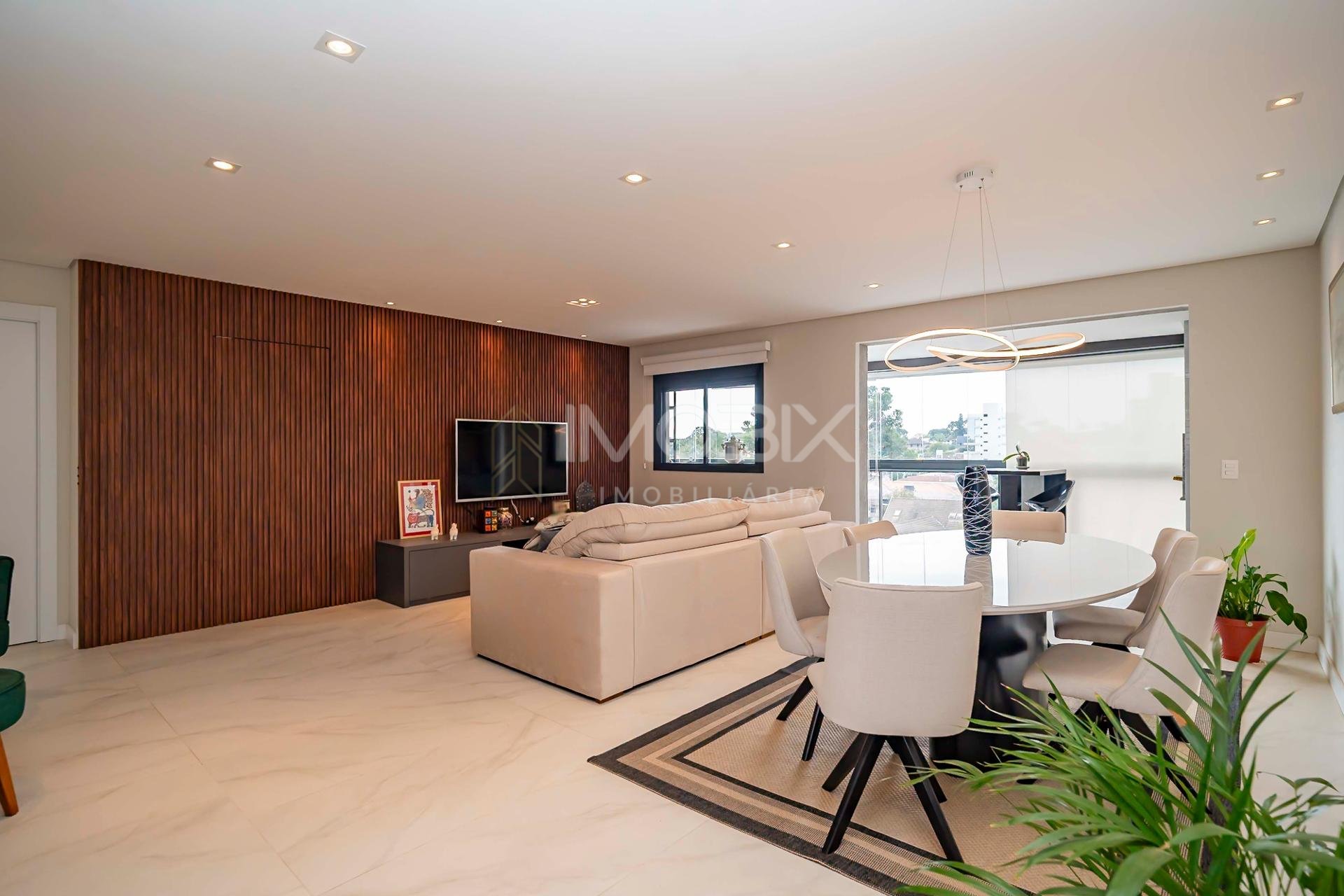 Apartamento com 3 dormitórios à venda  no bairro Ahú - CURITIB...