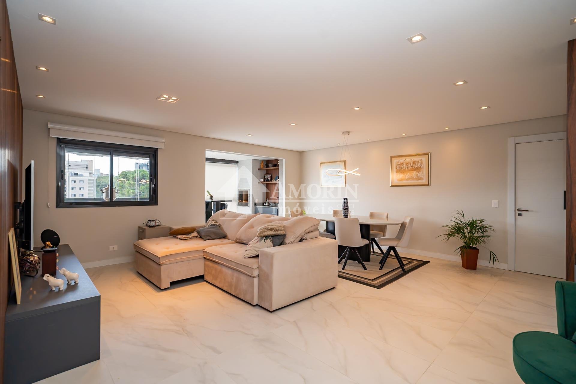 Apartamento com 3 dormitórios à venda  no bairro Ahú - CURITIB...