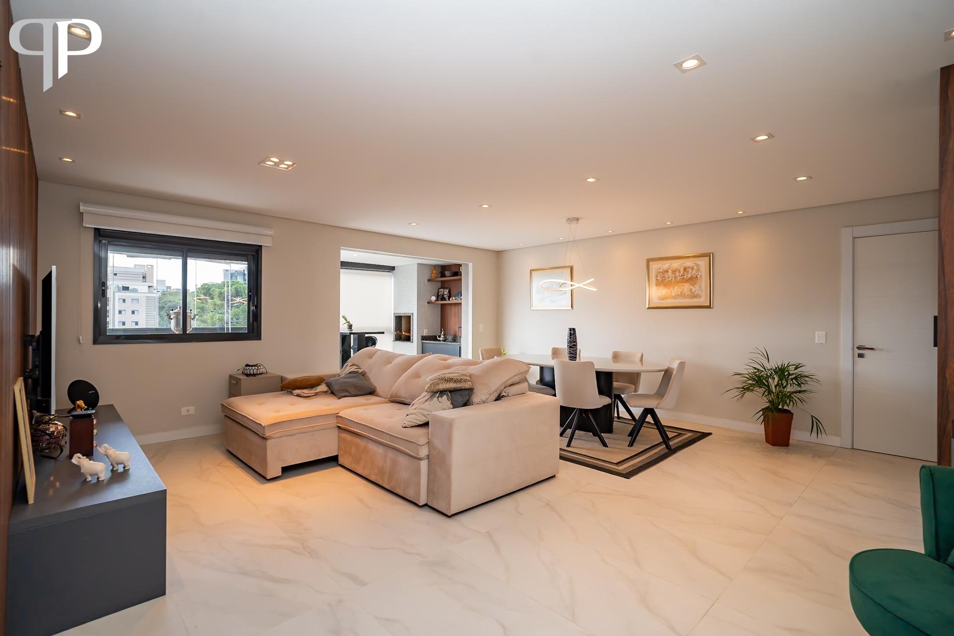Apartamento com 3 dormitórios à venda  no bairro Ahú - CURITIB...