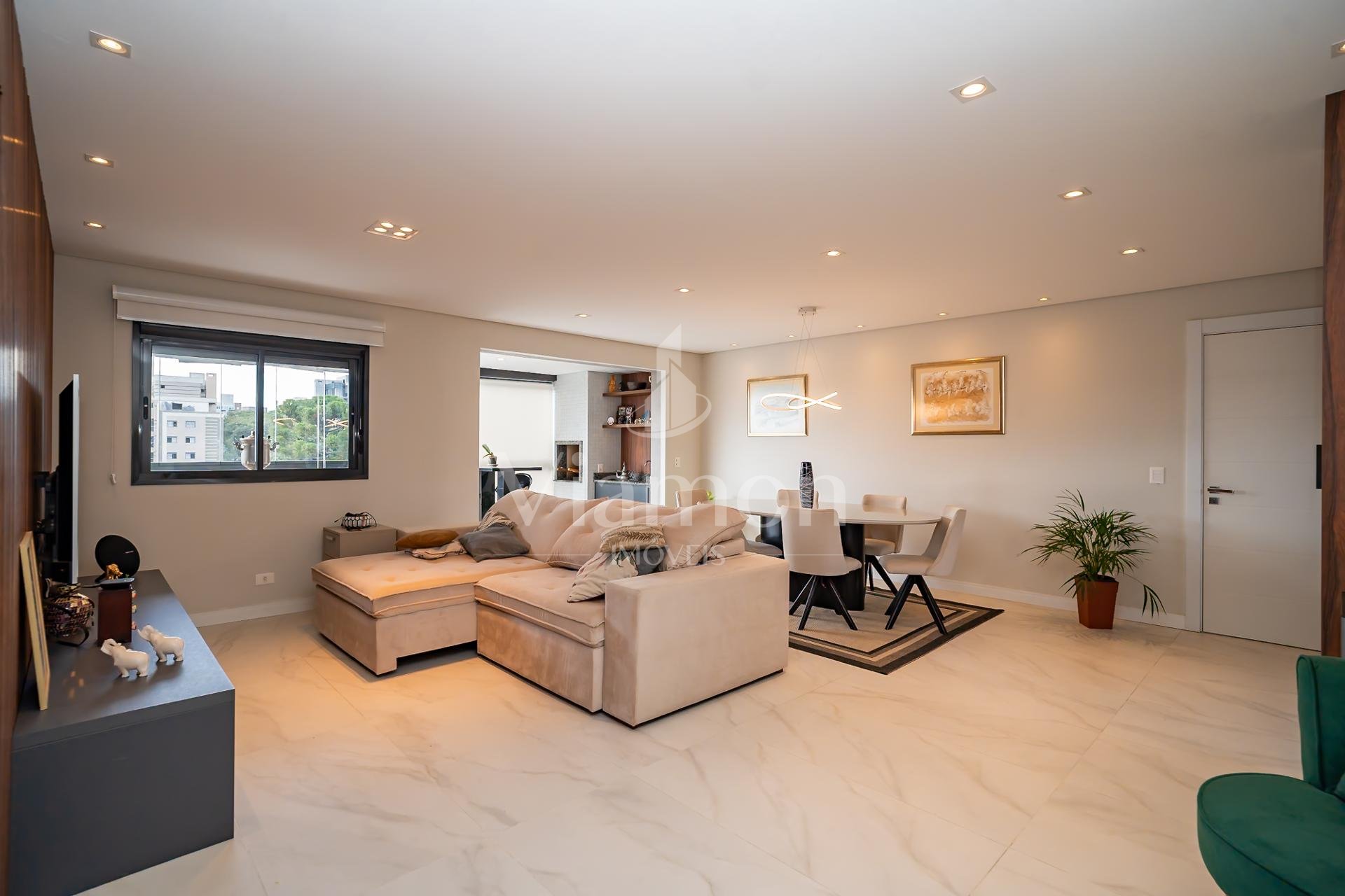 Apartamento com 3 dormitórios à venda  no bairro Ahú - CURITIB...