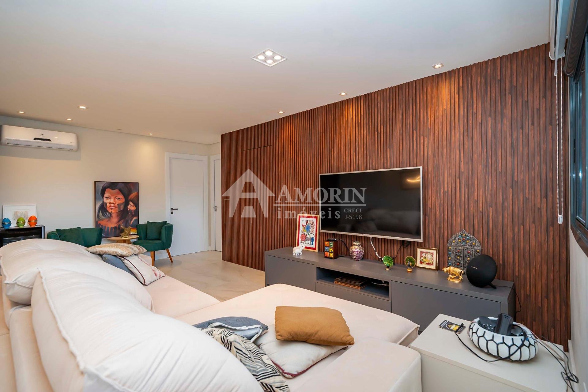 Apartamento com 3 dormitórios à venda  no bairro Ahú - CURITIB...