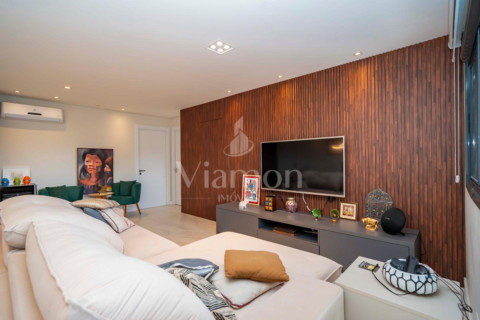 Apartamento com 3 dormitórios à venda  no bairro Ahú - CURITIB...
