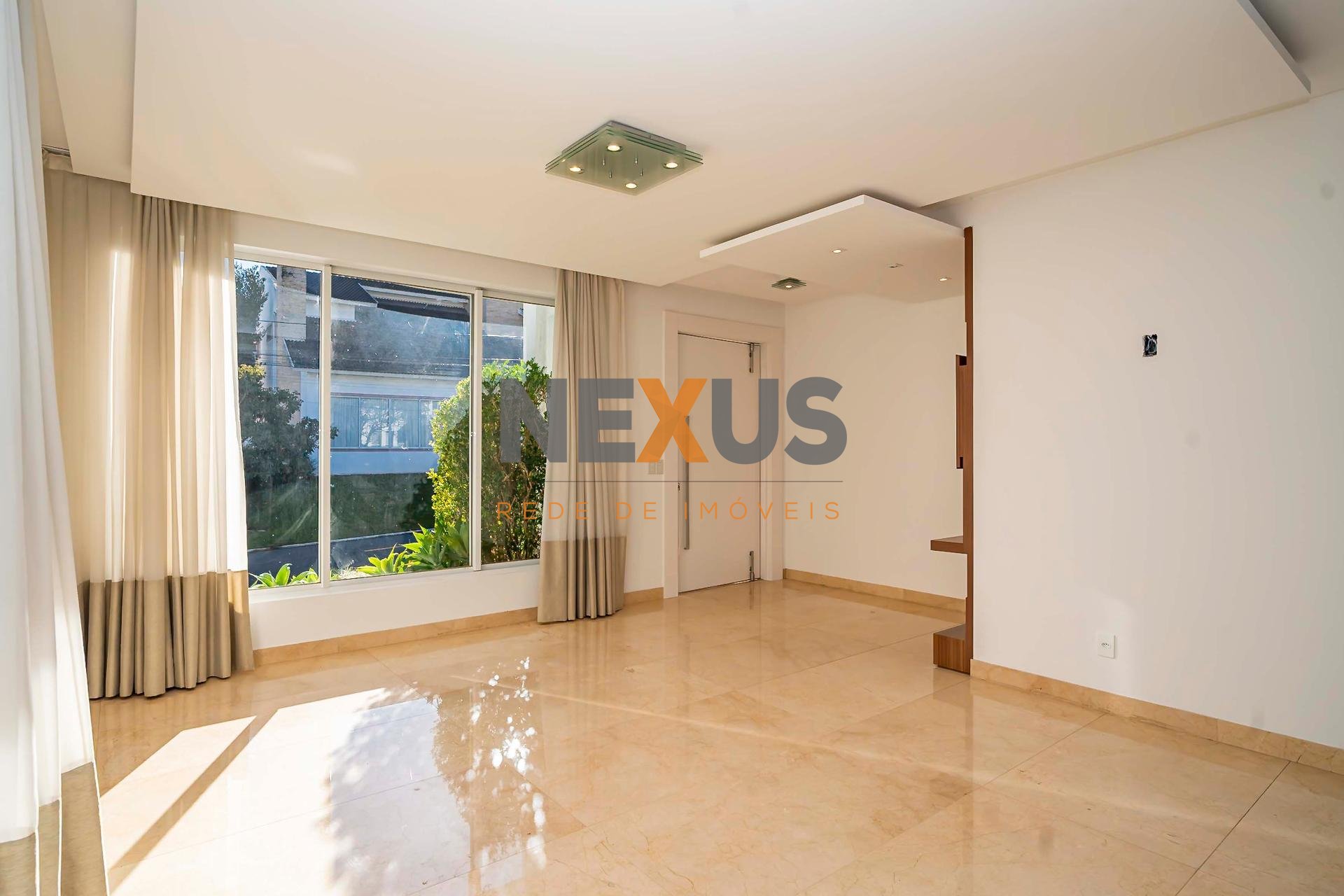 Casa à venda 4 dorm, 4 vagas e piscina no Alphaville Graciosa,...
