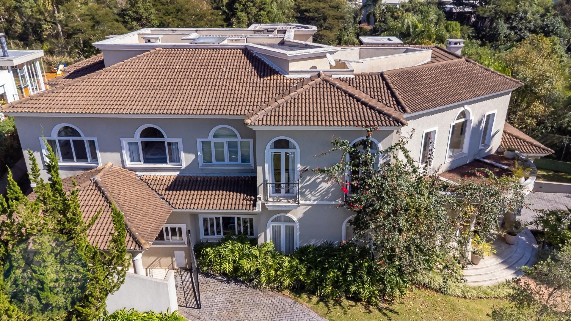 Casa à venda de  830m  ,4 suítes no Alphaville Graciosa, PINHA...