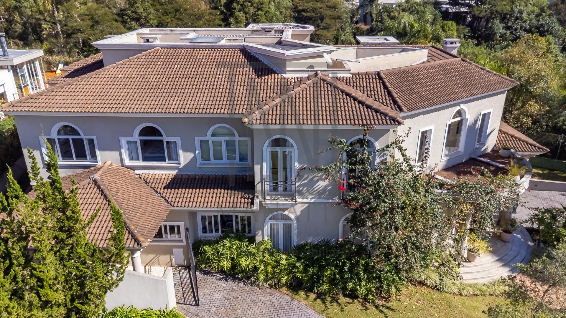 Casa à venda de  830m  ,4 suítes no Alphaville Graciosa, PINHA...