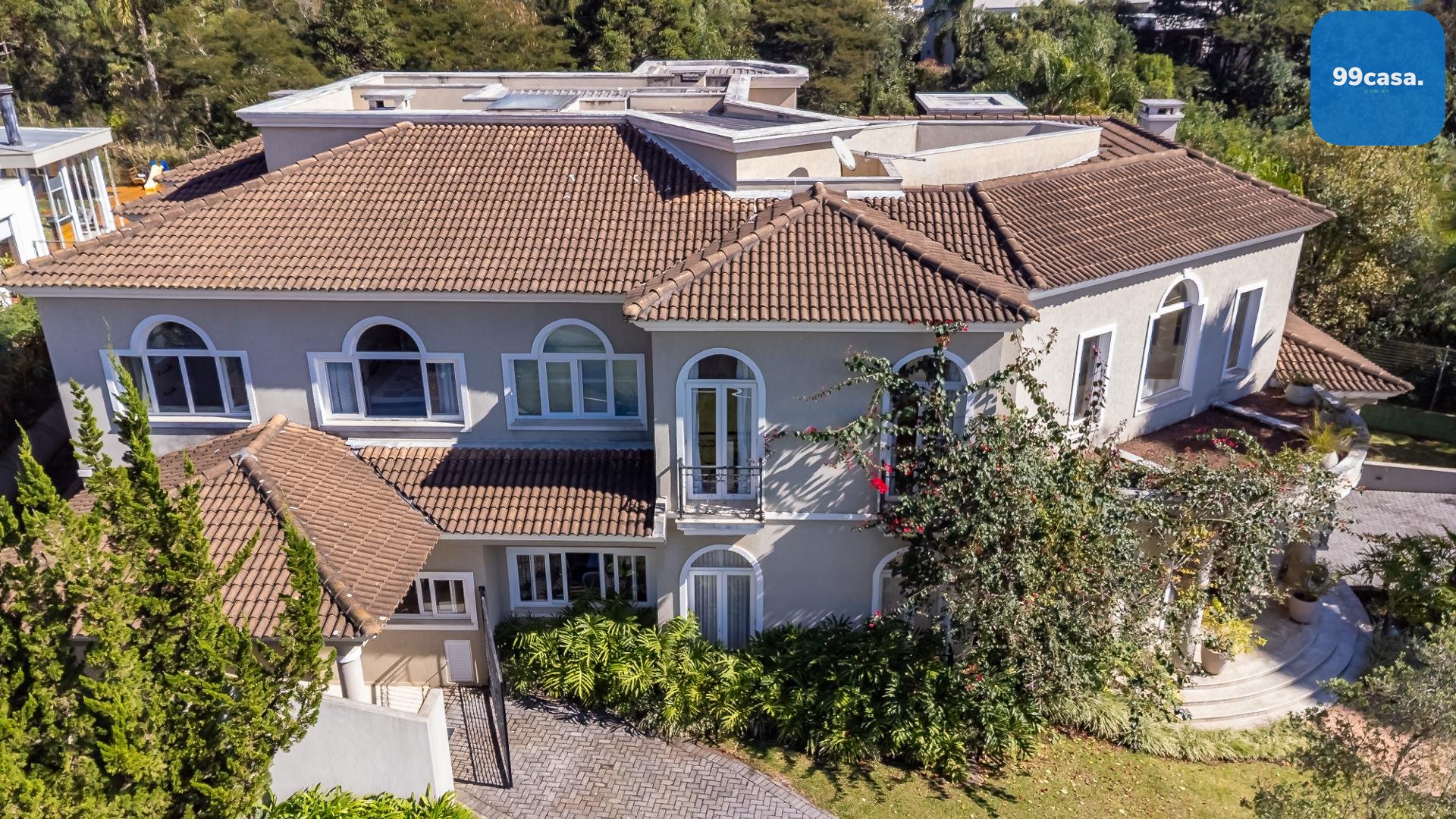 Casa à venda de  830m  ,4 suítes no Alphaville Graciosa, PINHA...