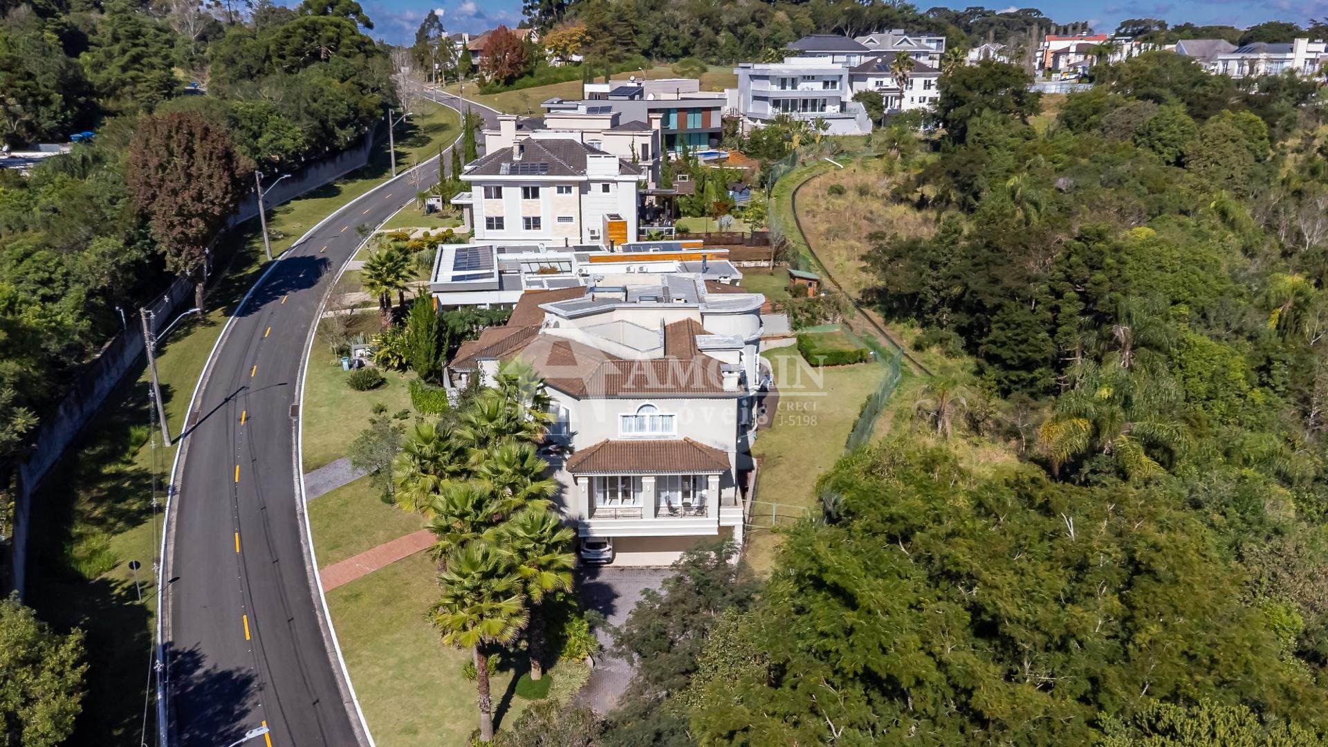 Casa à venda de  830m  ,4 suítes no Alphaville Graciosa, PINHA...