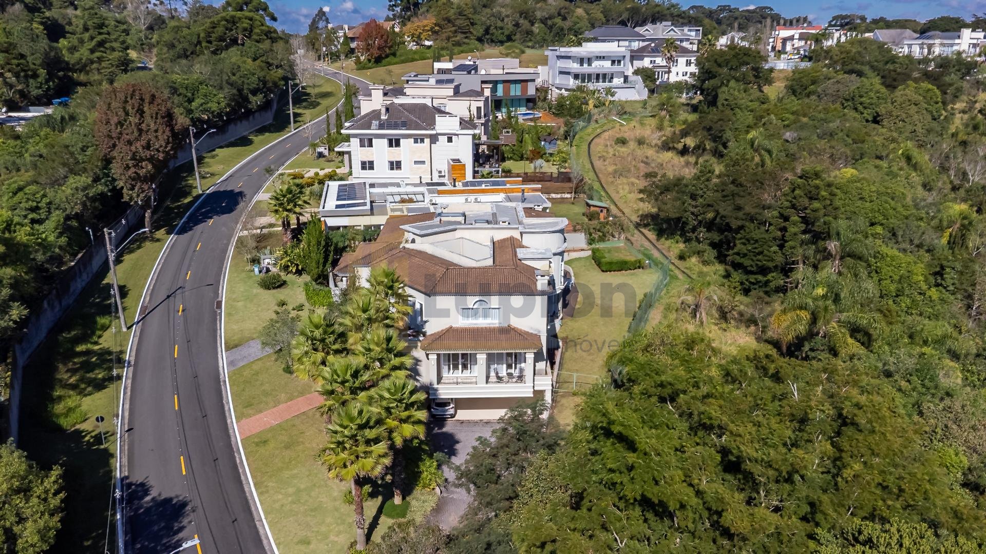 Casa à venda de  830m  ,4 suítes no Alphaville Graciosa, PINHA...