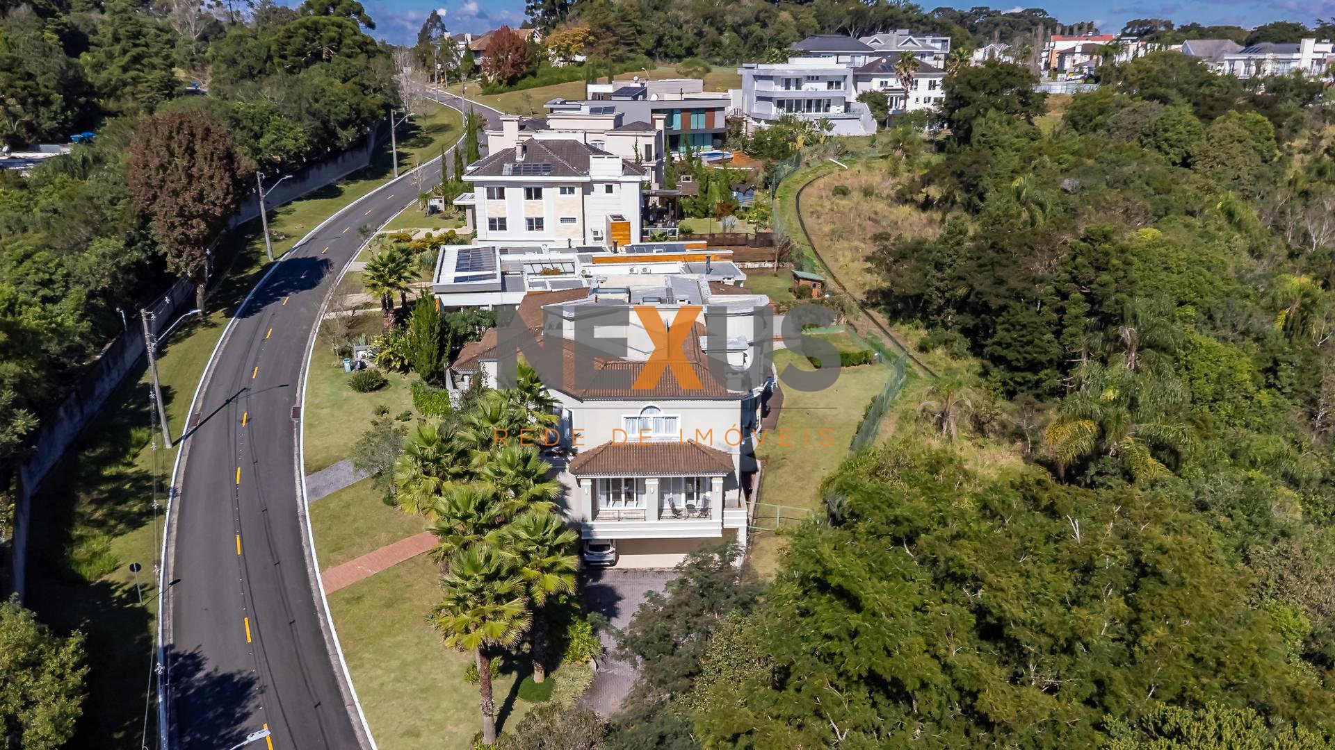 Casa à venda de  830m  ,4 suítes no Alphaville Graciosa, PINHA...
