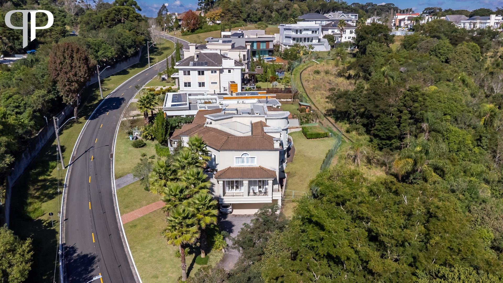 Casa à venda de  830m  ,4 suítes no Alphaville Graciosa, PINHA...