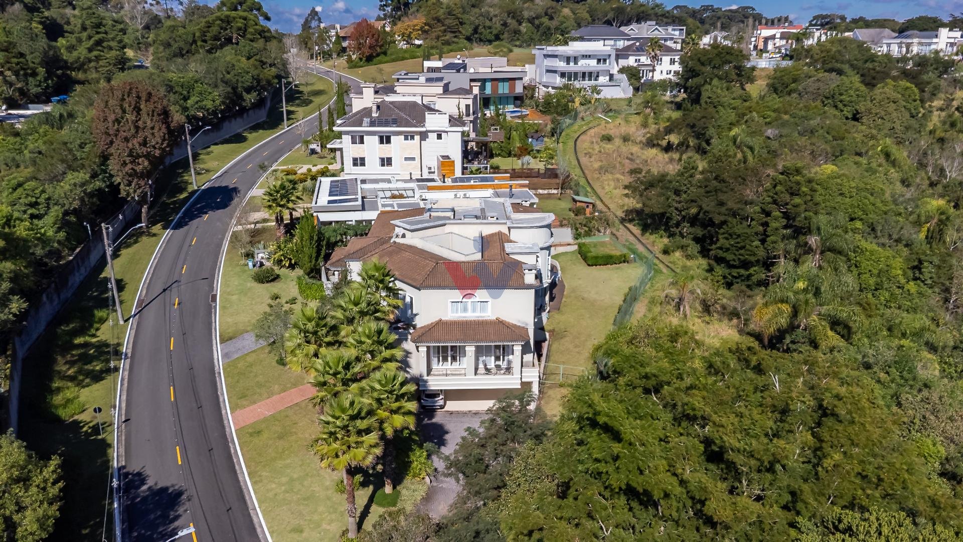 Casa à venda de  830m  ,4 suítes no Alphaville Graciosa, PINHA...