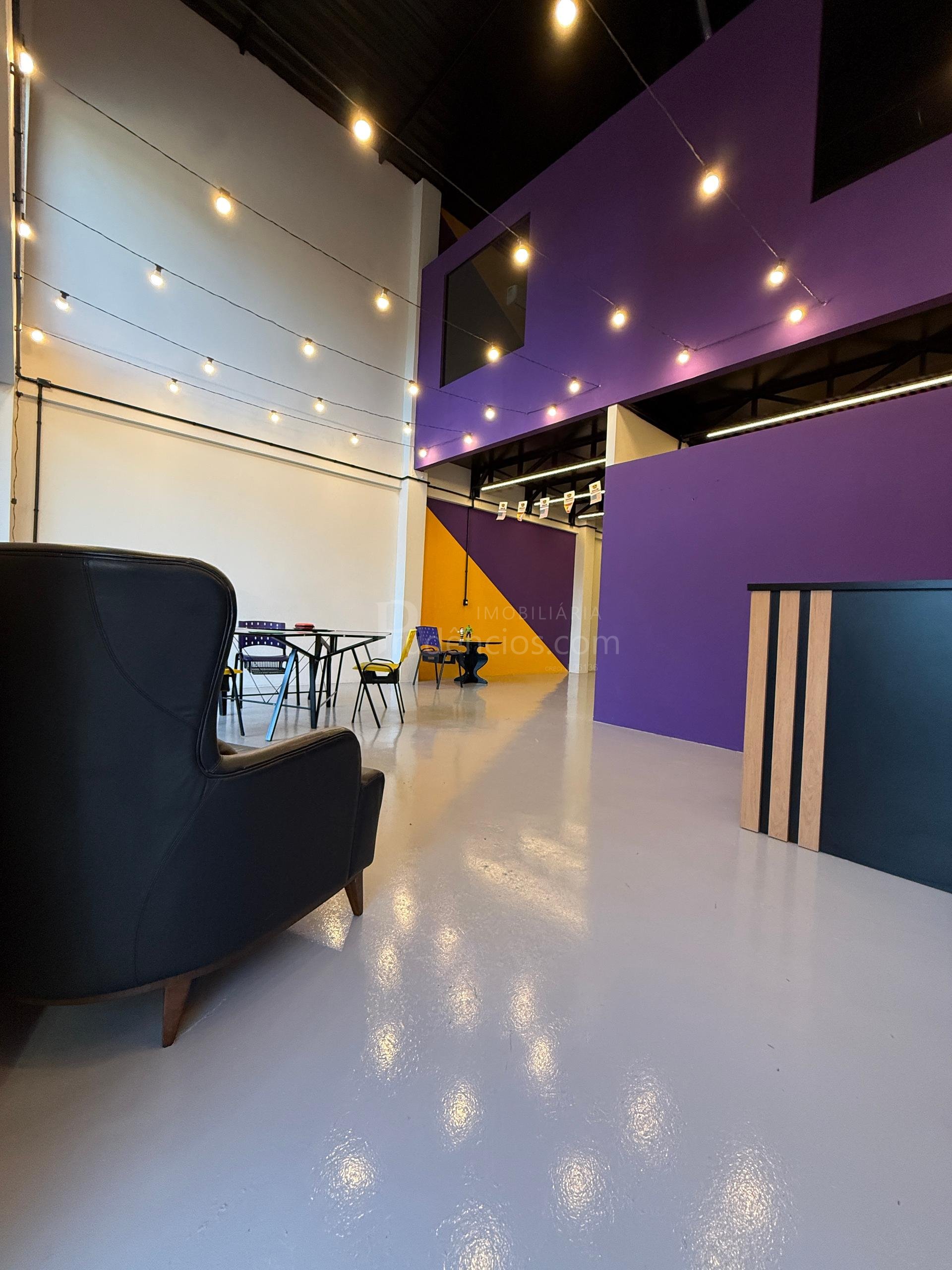 Excelente Espaço Comercial com 2 banheiros privativos, 160m2 n...