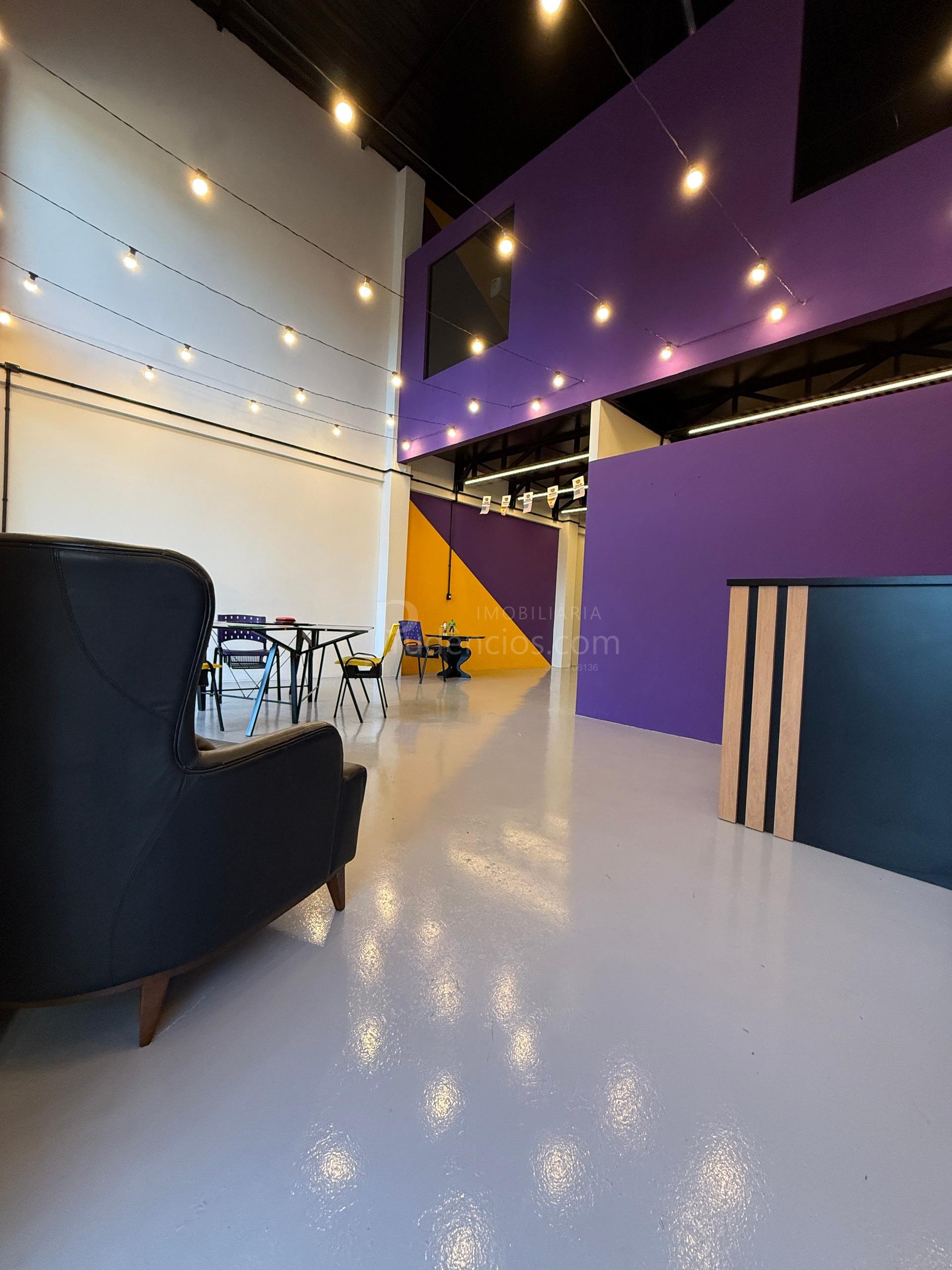 Excelente Espaço Comercial com 2 banheiros privativos, 160m2 n...