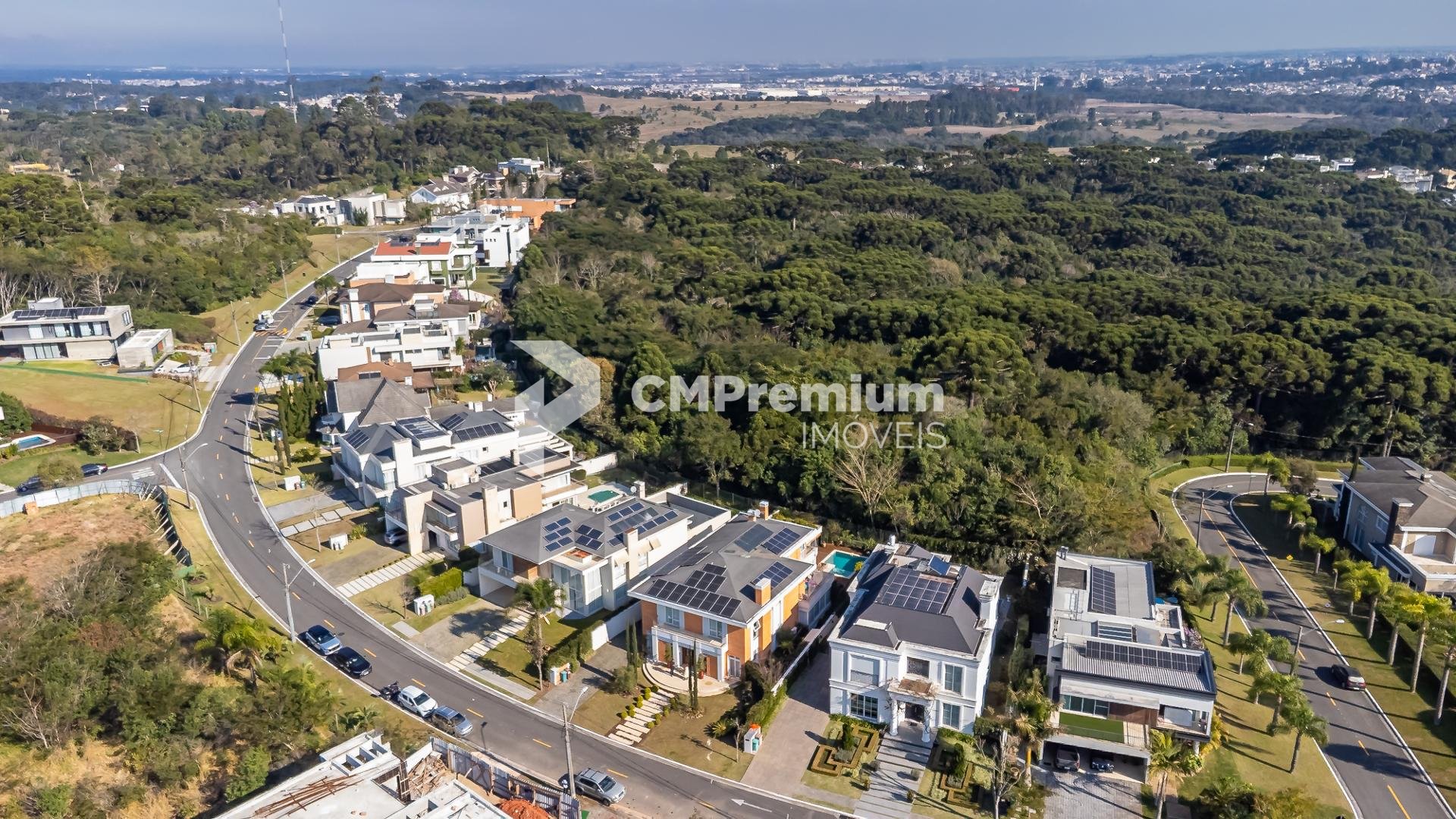 Linda residência de 4 Suítes de 498m  no Alphaville , PINHAIS ...