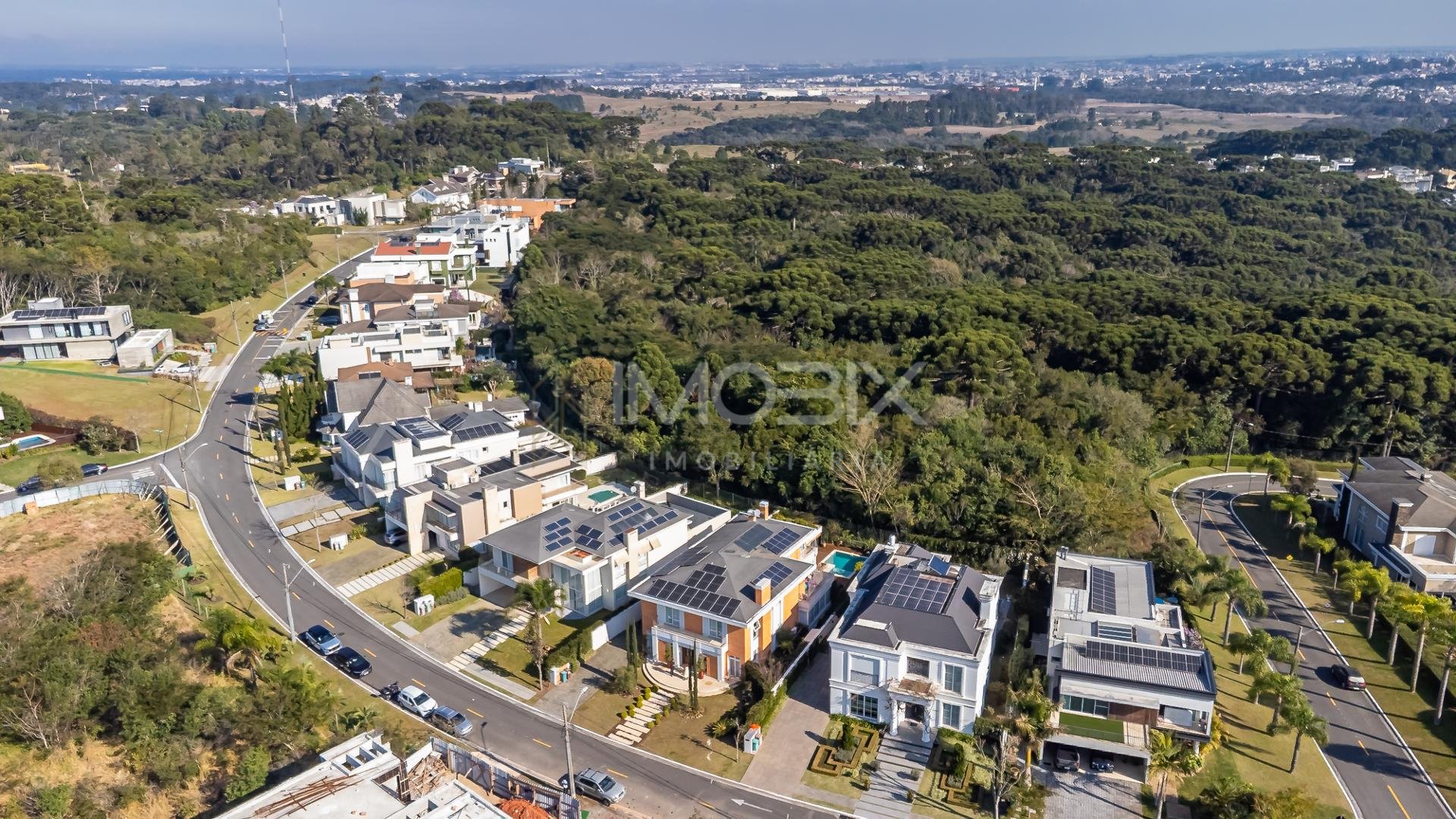 Linda residência de 4 Suítes de 498m  no Alphaville , PINHAIS ...