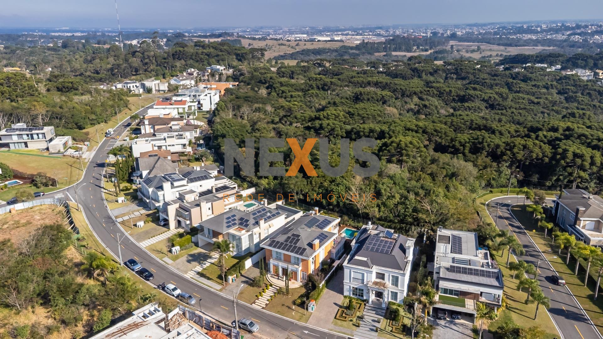 Linda residência de 4 Suítes de 498m  no Alphaville , PINHAIS ...