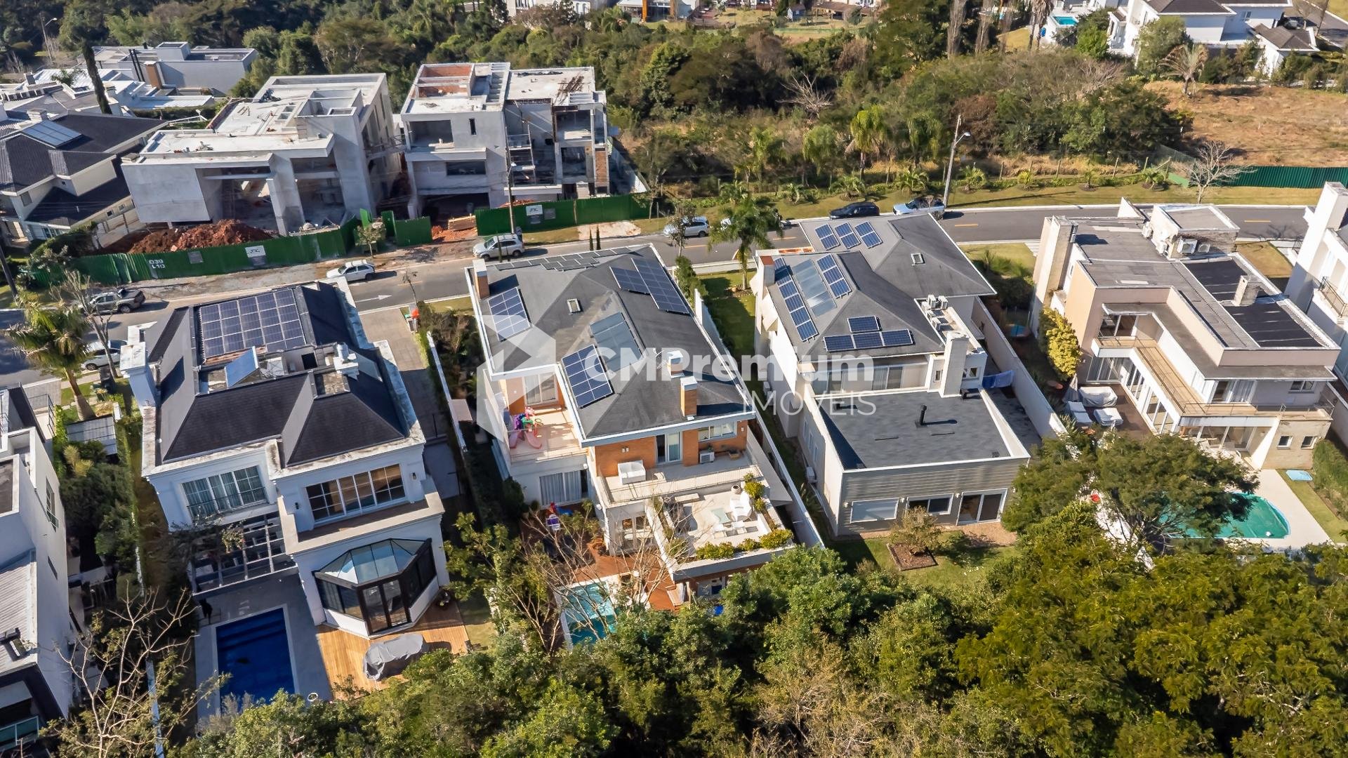 Linda residência de 4 Suítes de 498m  no Alphaville , PINHAIS ...
