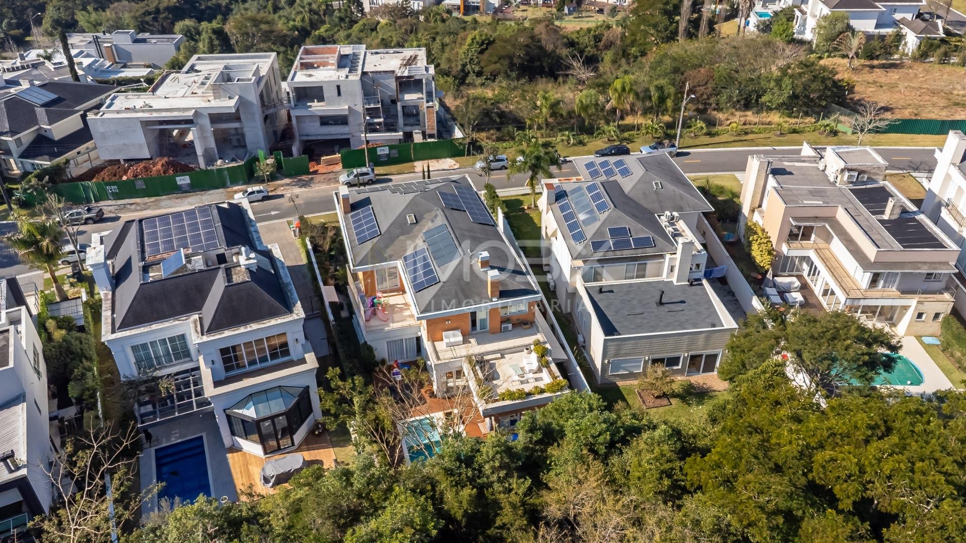 Linda residência de 4 Suítes de 498m  no Alphaville , PINHAIS ...
