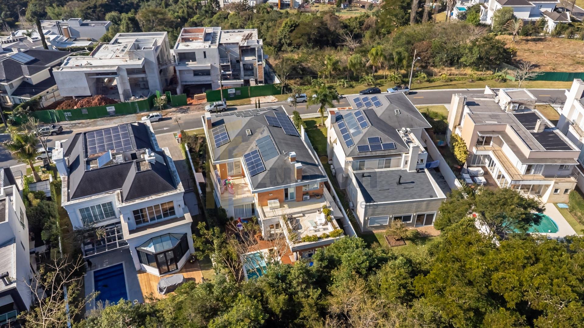 Linda residência de 4 Suítes de 498m  no Alphaville , PINHAIS ...