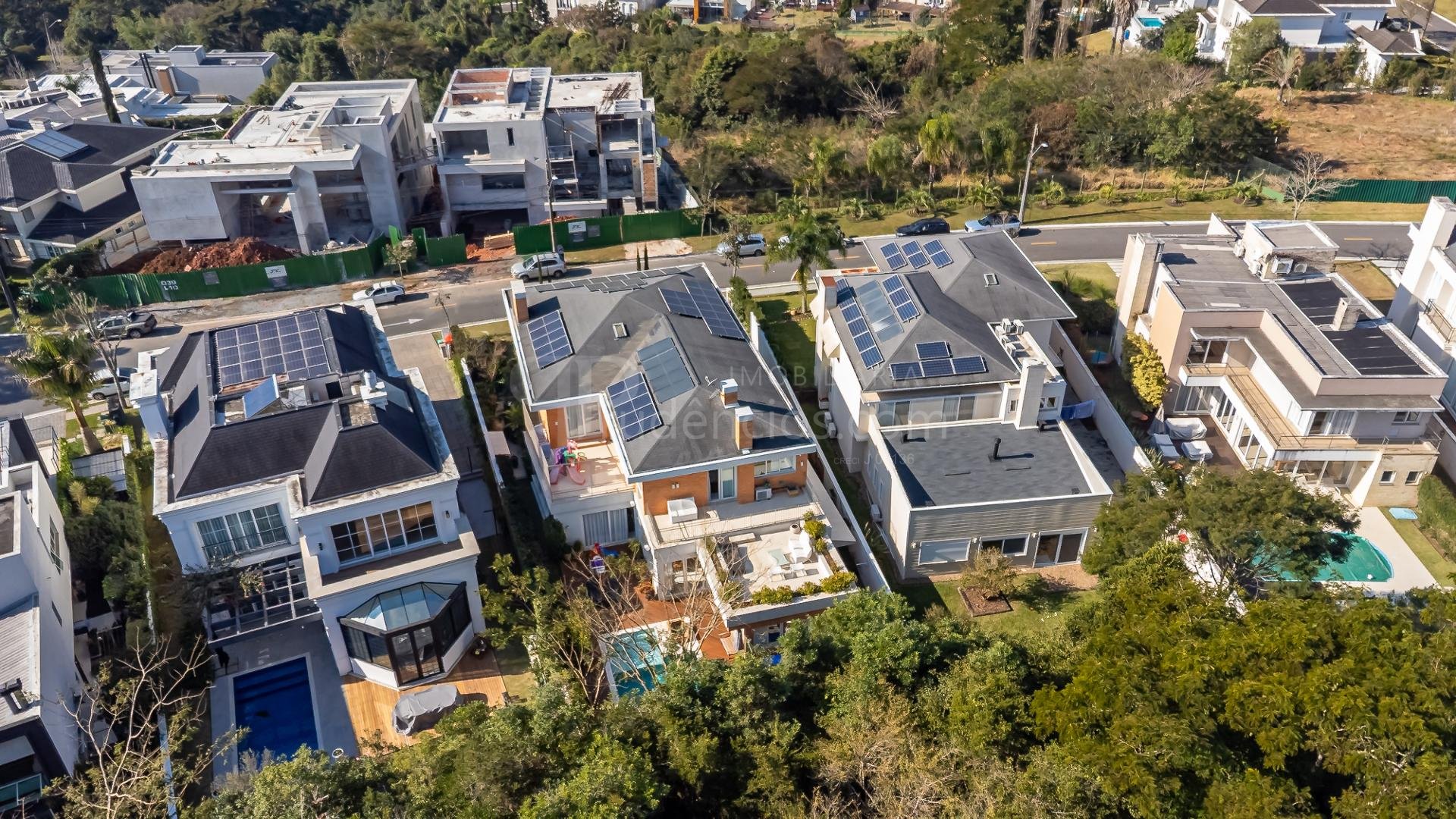 Linda residência de 4 Suítes de 498m  no Alphaville , PINHAIS ...