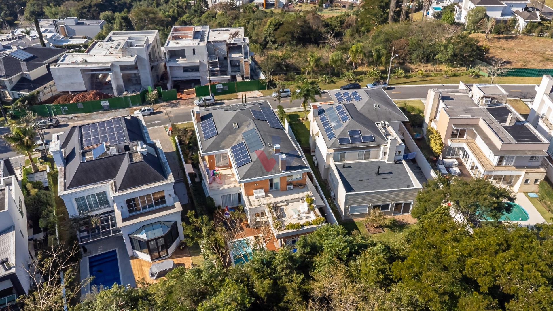 Linda residência de 4 Suítes de 498m  no Alphaville , PINHAIS ...