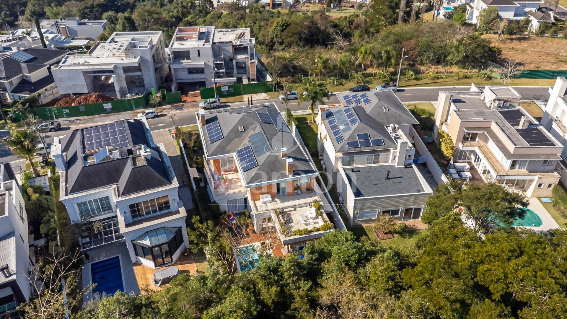 Linda residência de 4 Suítes de 498m  no Alphaville , PINHAIS ...