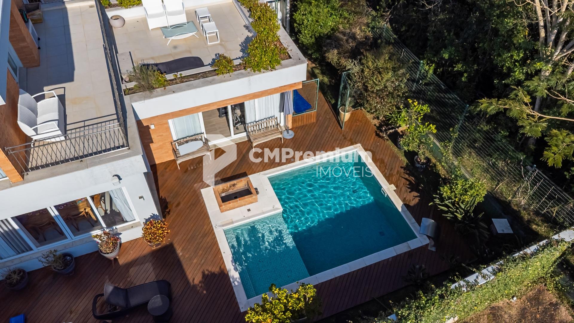 Linda residência de 4 Suítes de 498m  no Alphaville , PINHAIS ...